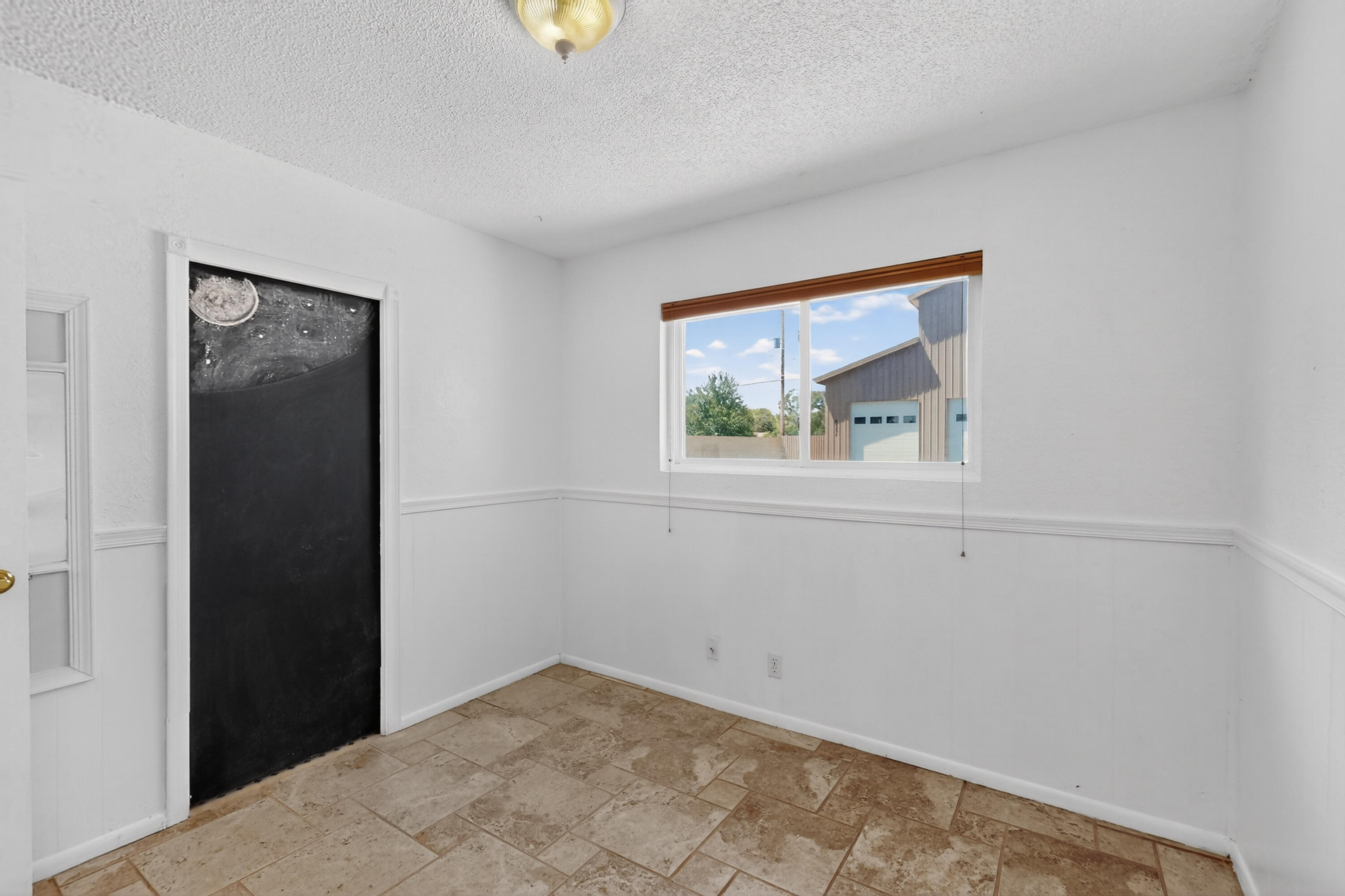 855 Foxcroft Loop