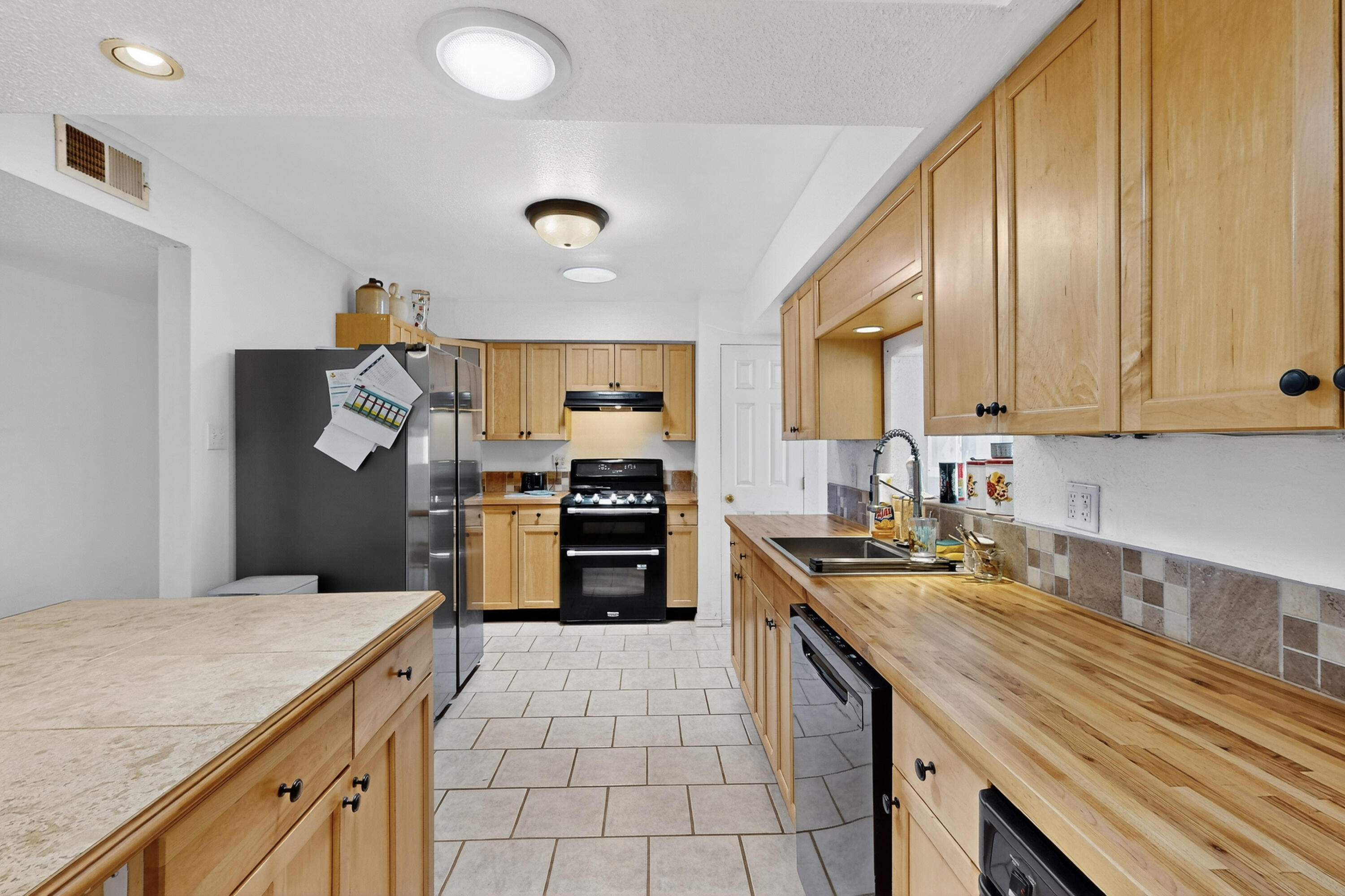 855 Foxcroft Loop