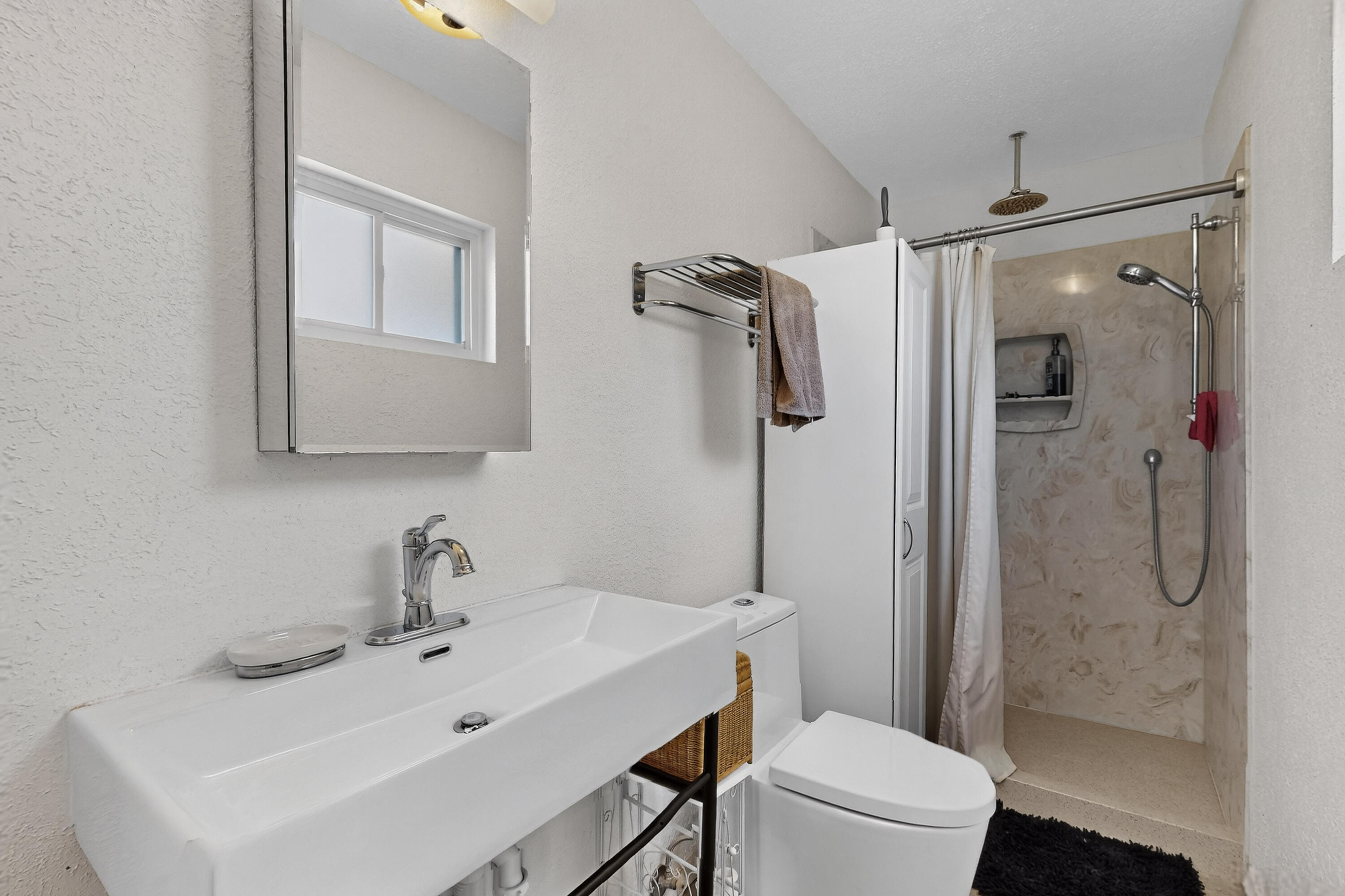 855 Foxcroft Loop