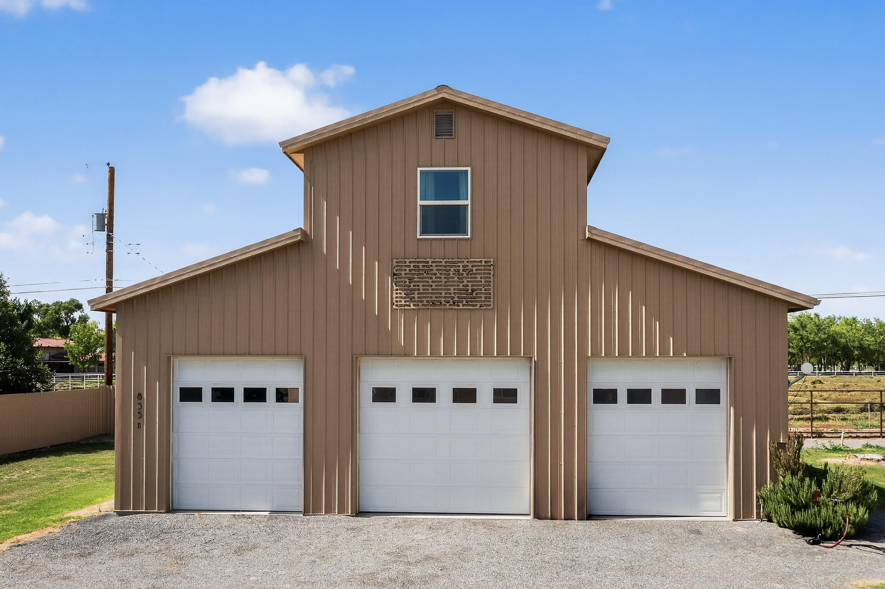 855 Foxcroft Loop