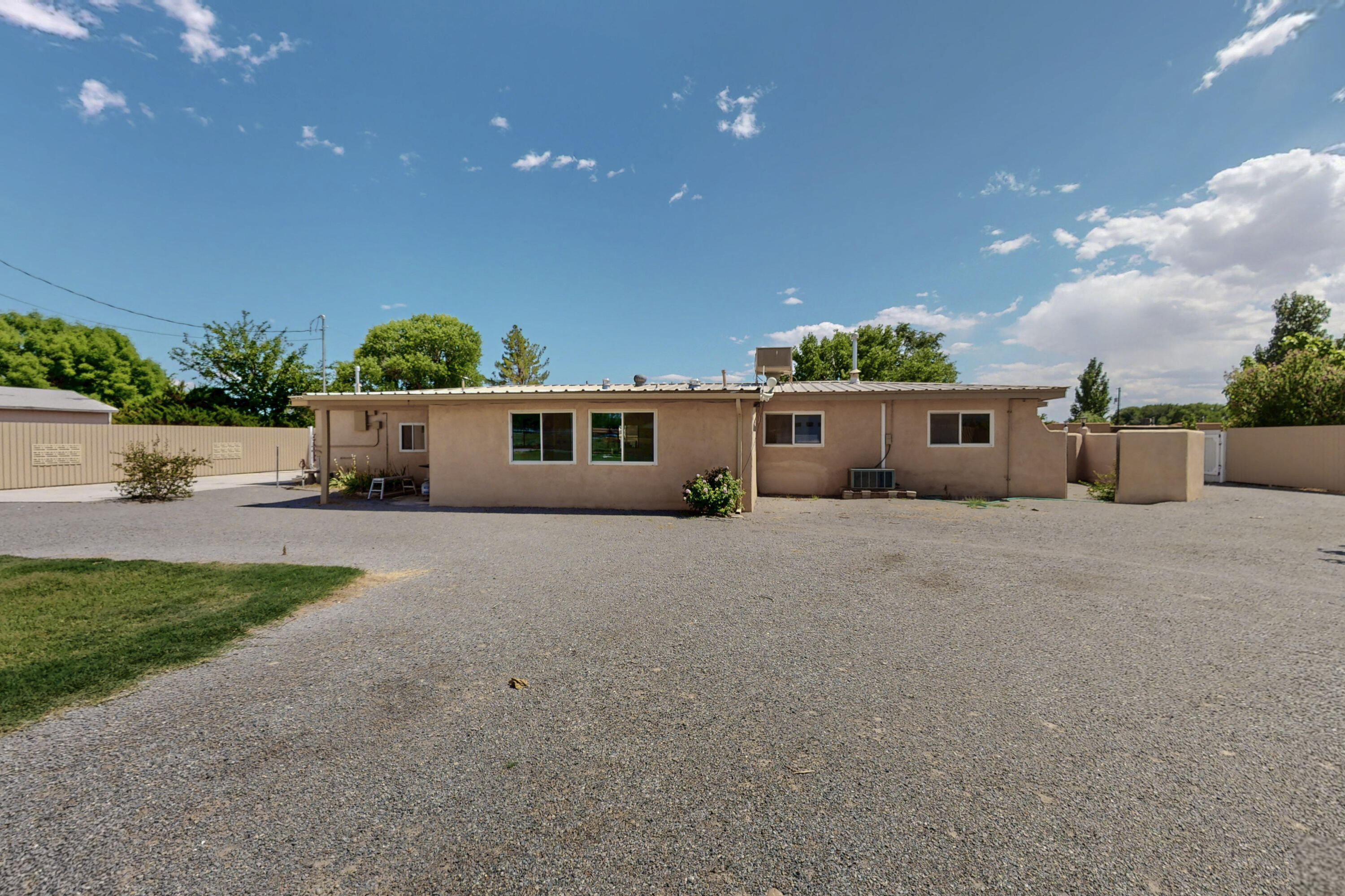 855 Foxcroft Loop