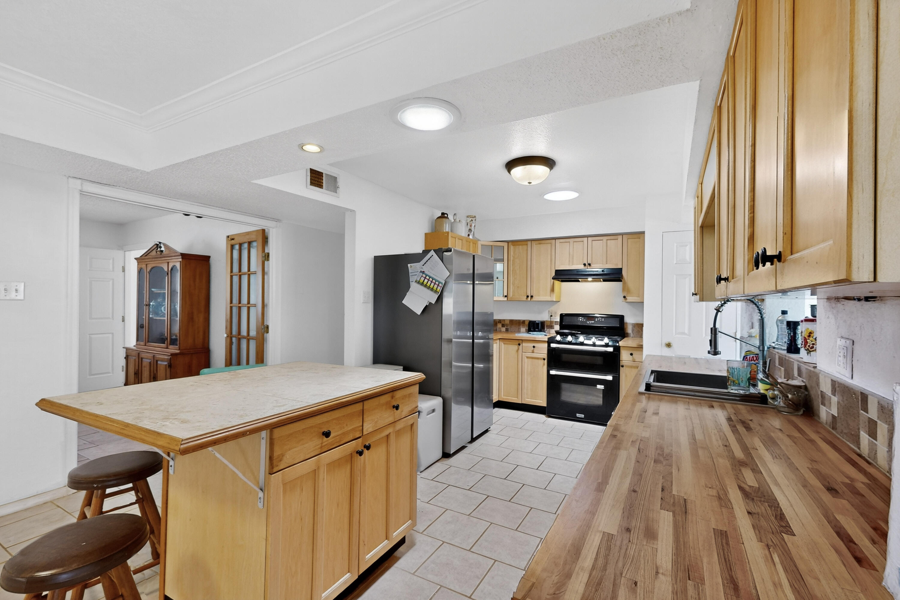 855 Foxcroft Loop