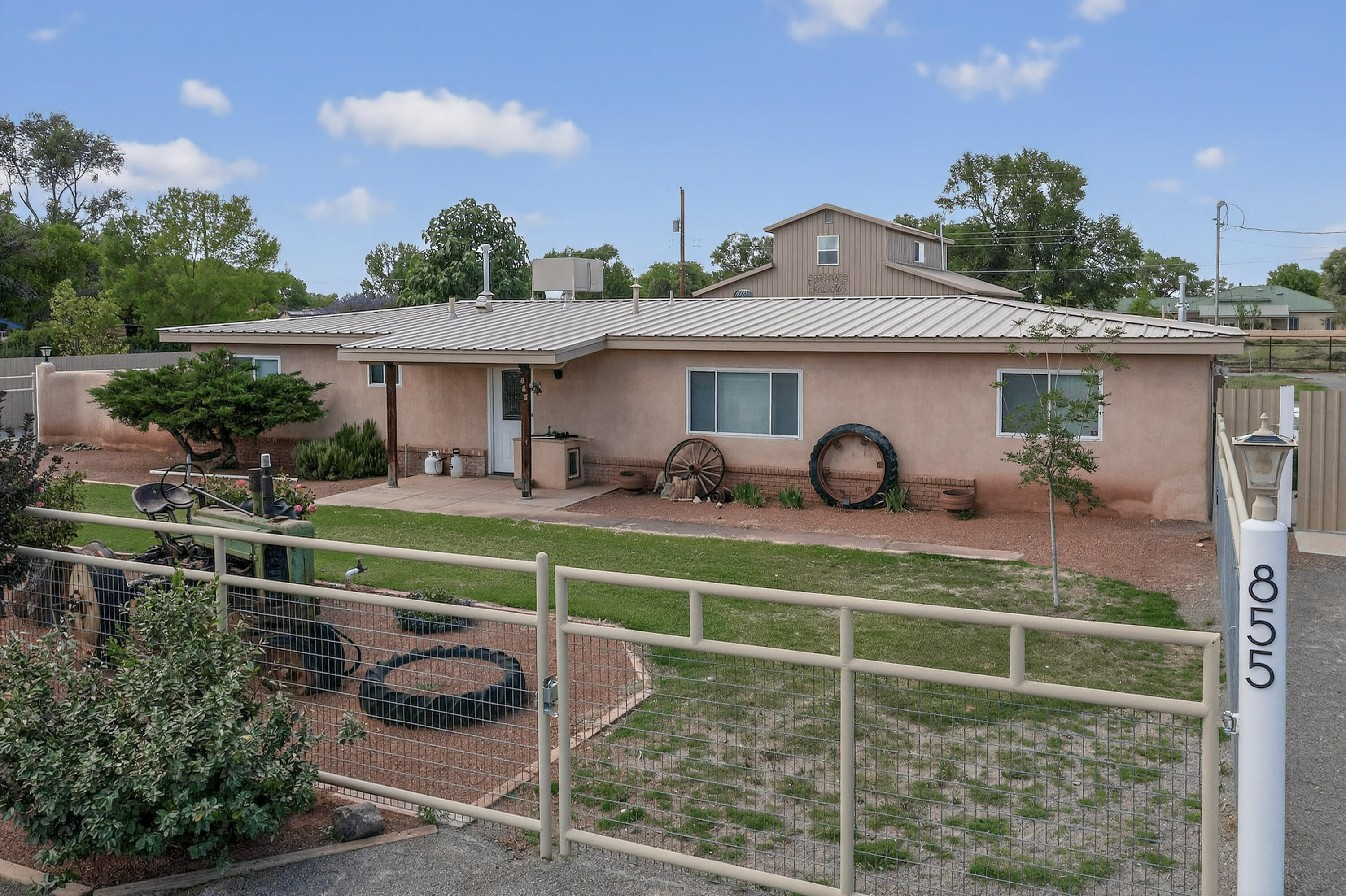 855 Foxcroft Loop