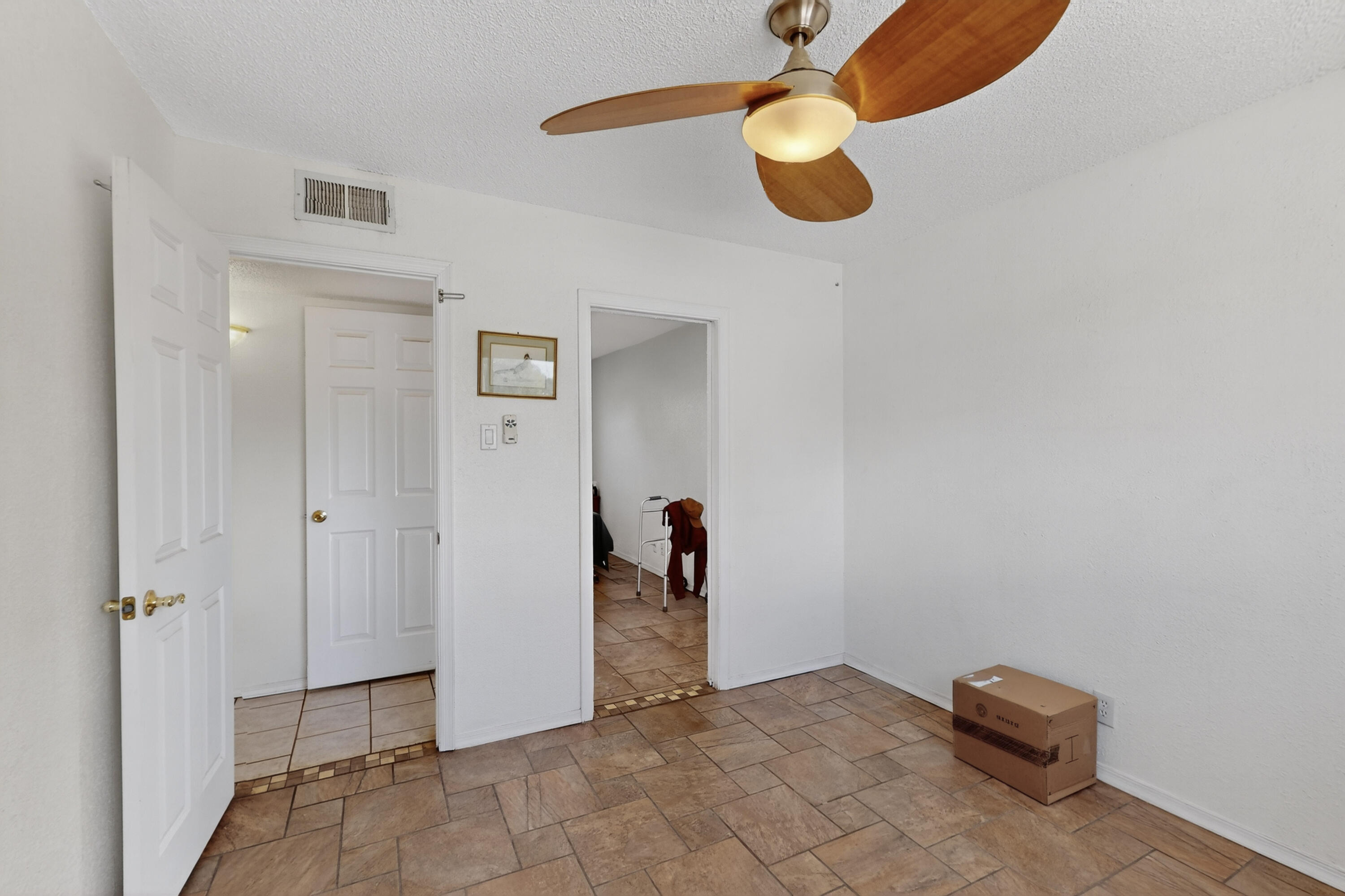855 Foxcroft Loop