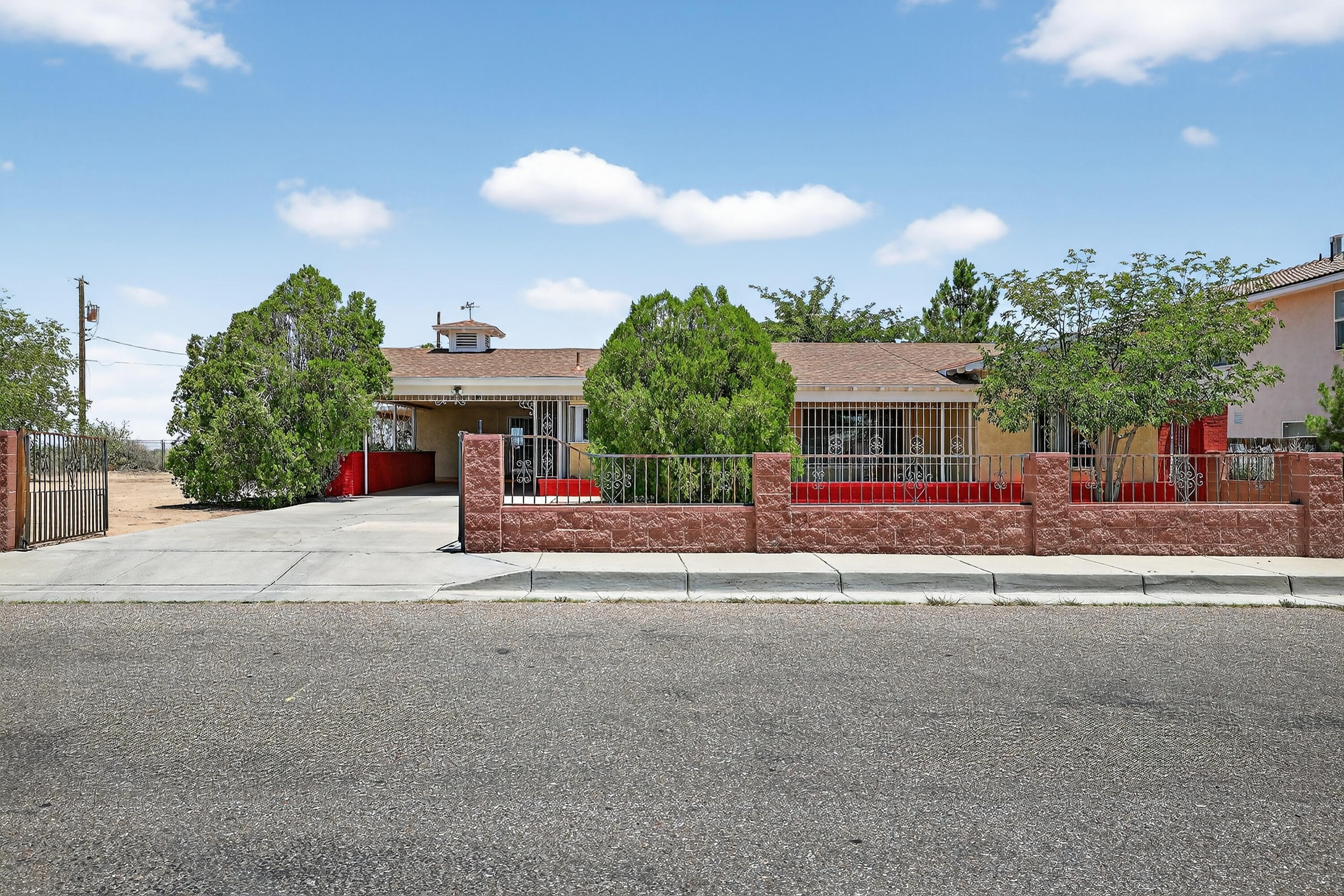 302 Crestview Drive SW