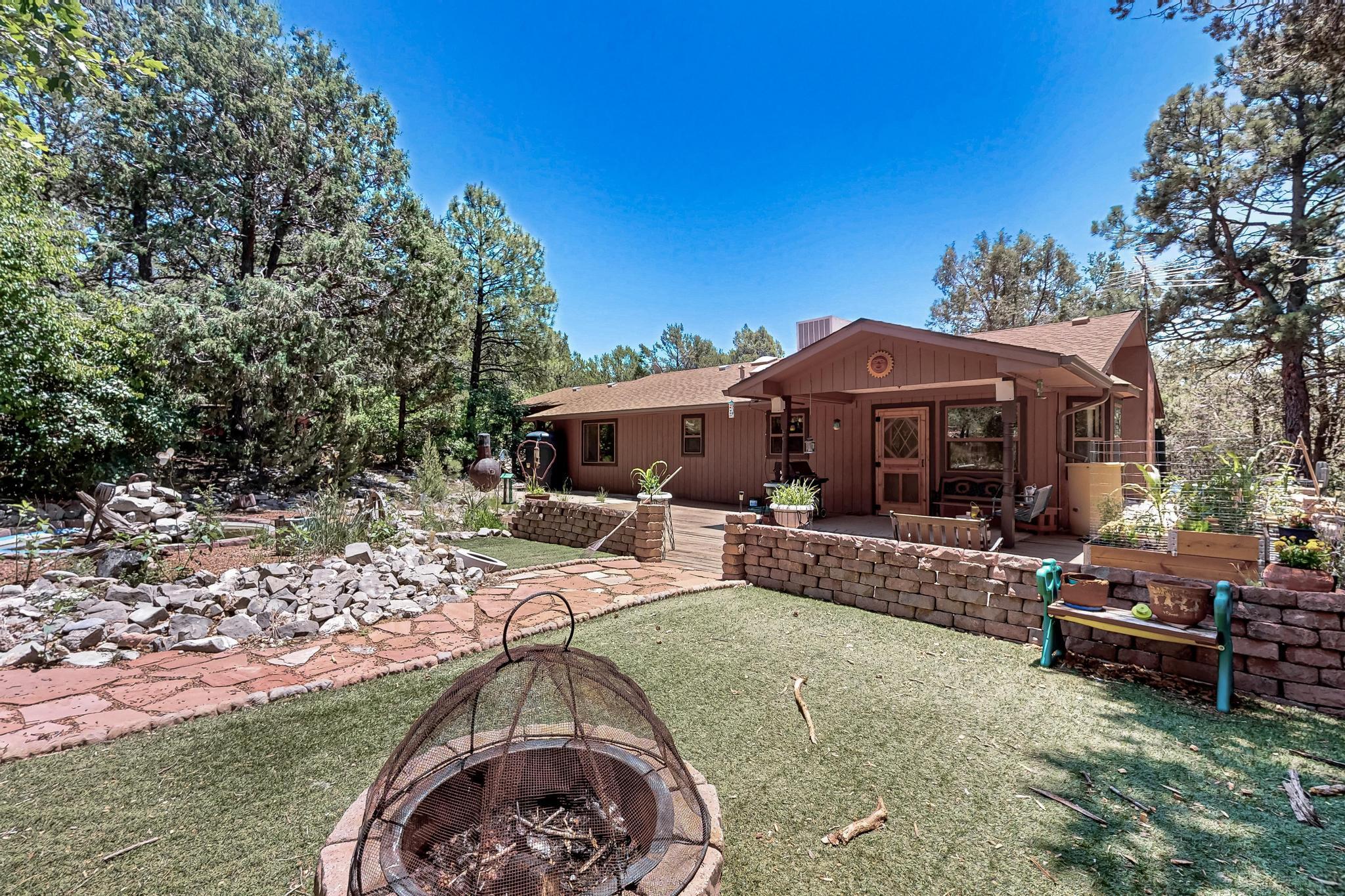 4 SCOTT Court