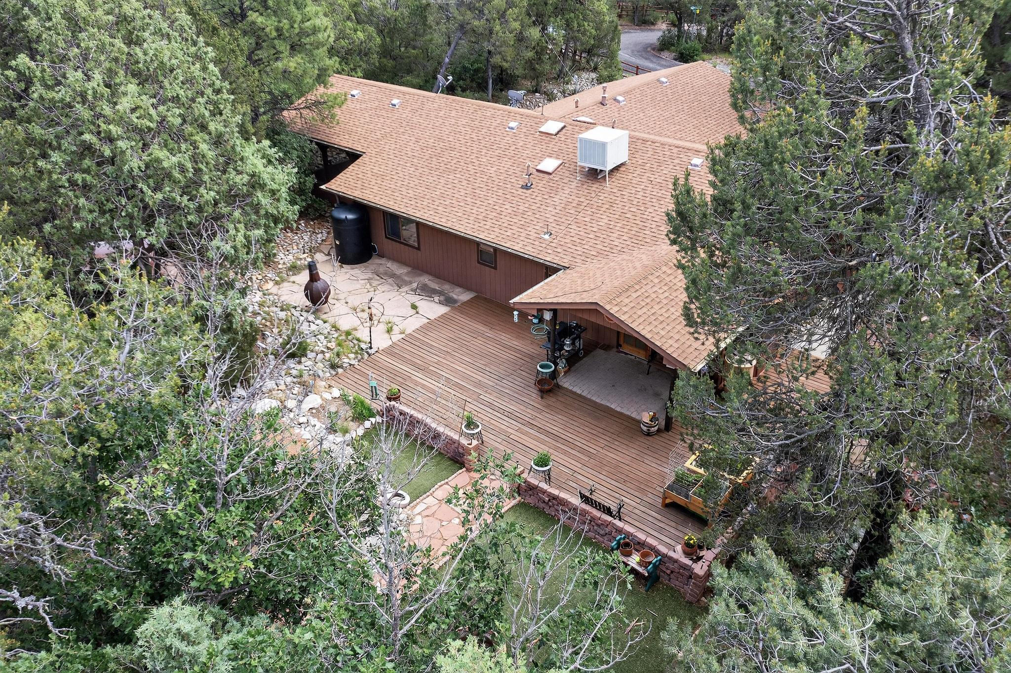 4 SCOTT Court