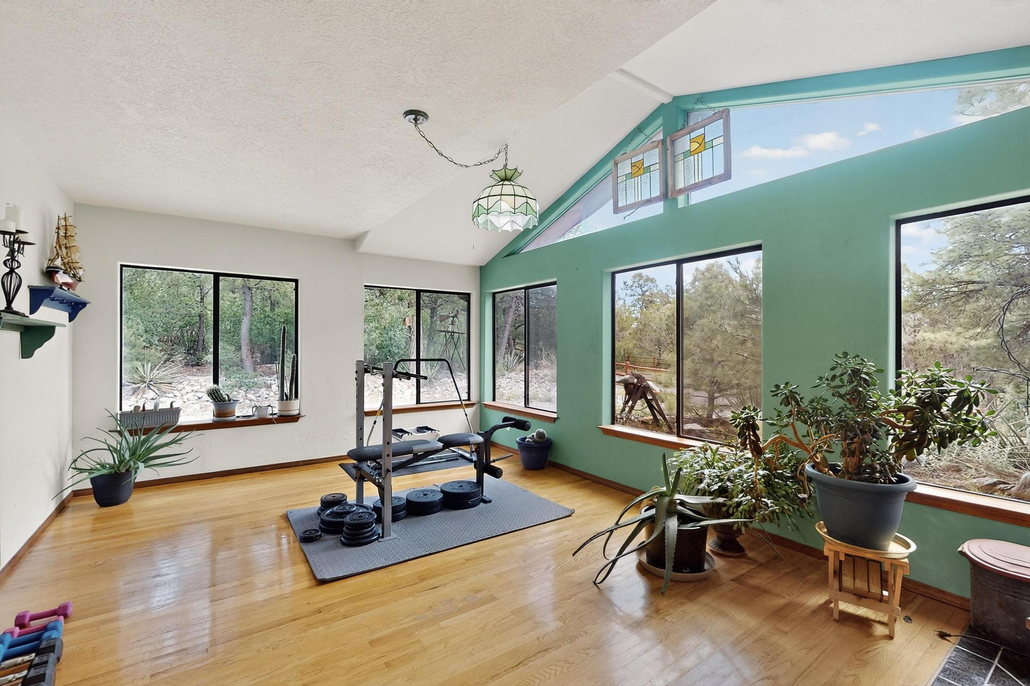 4 SCOTT Court