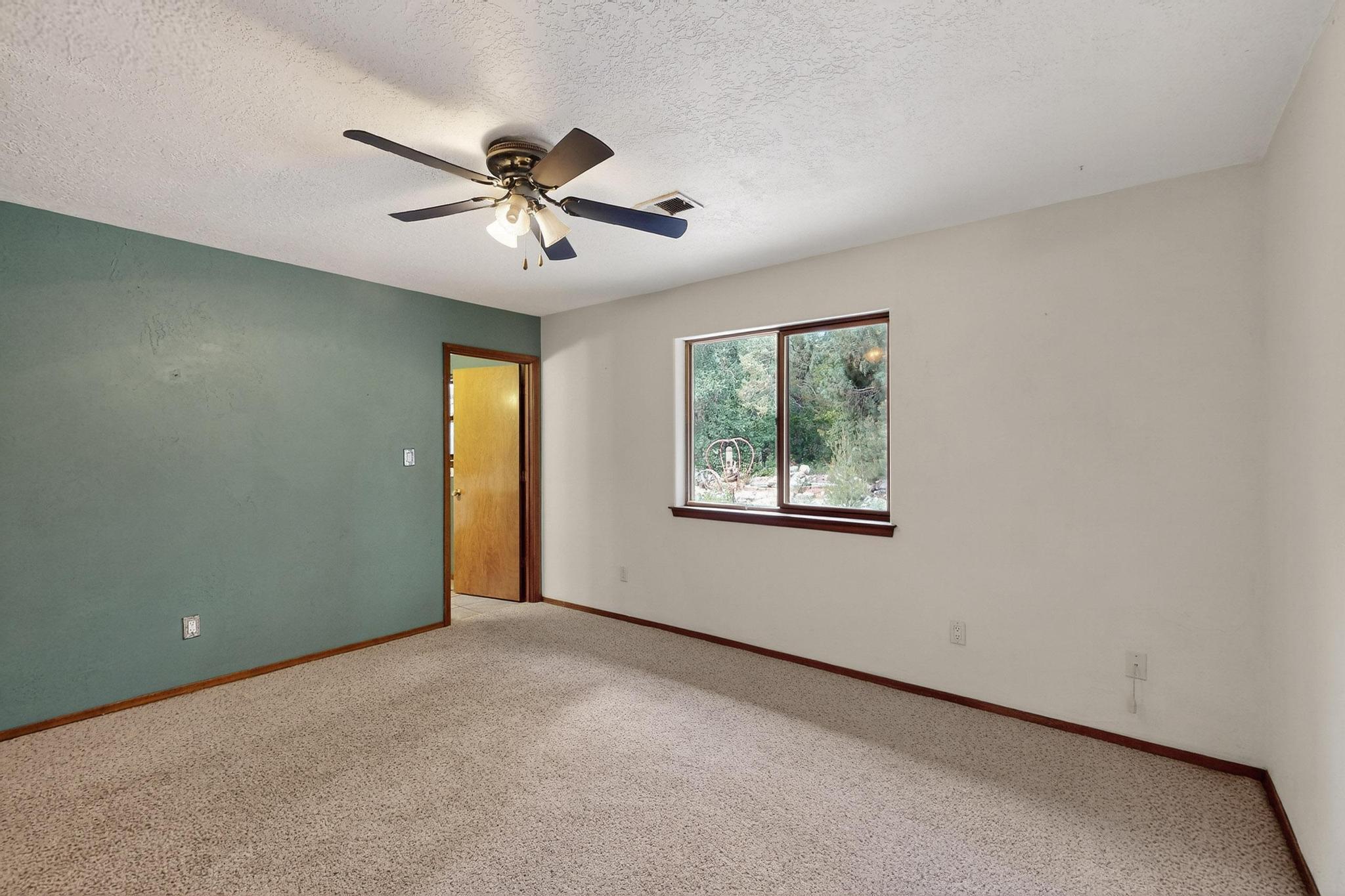 4 SCOTT Court
