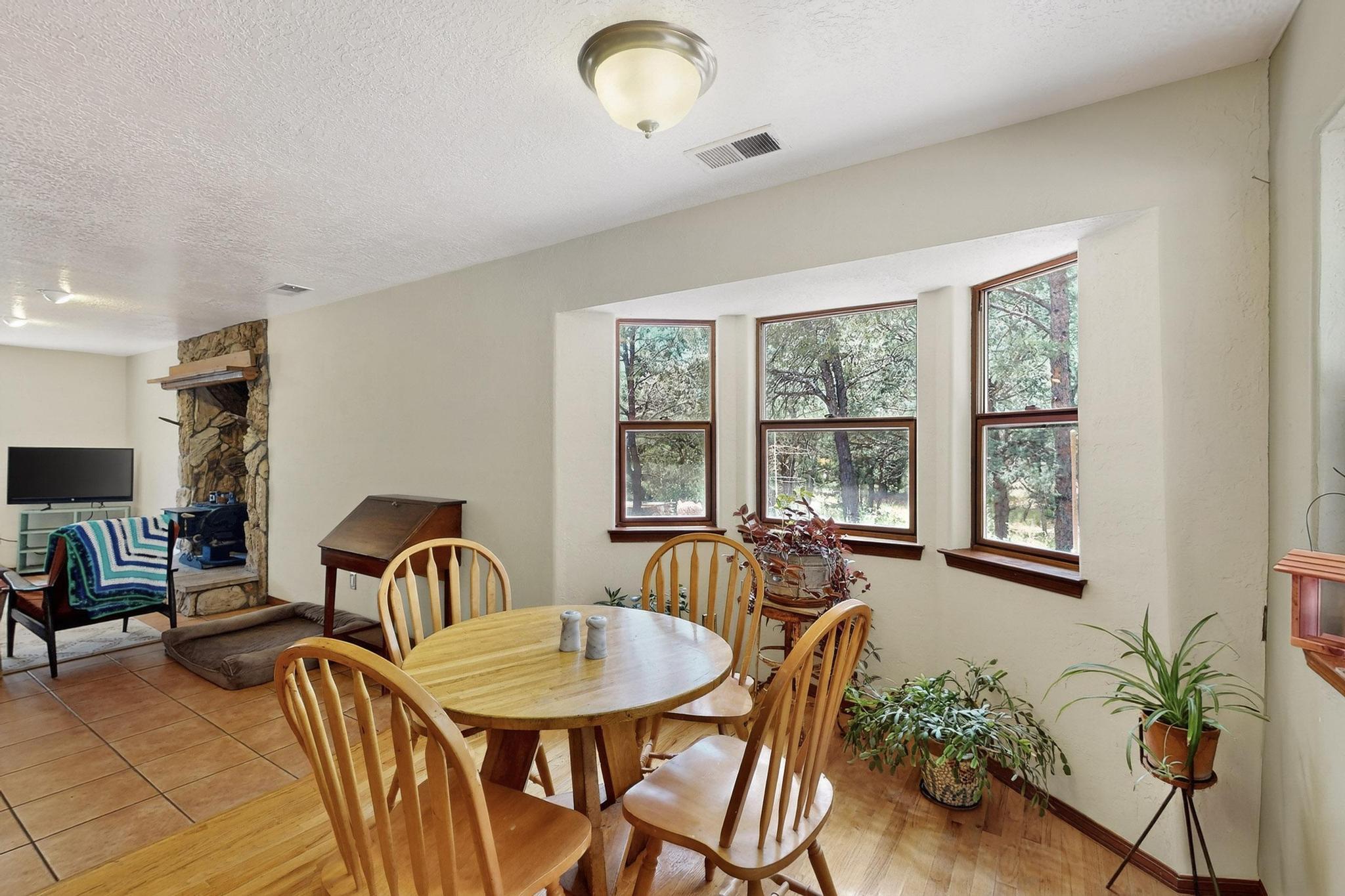 4 SCOTT Court
