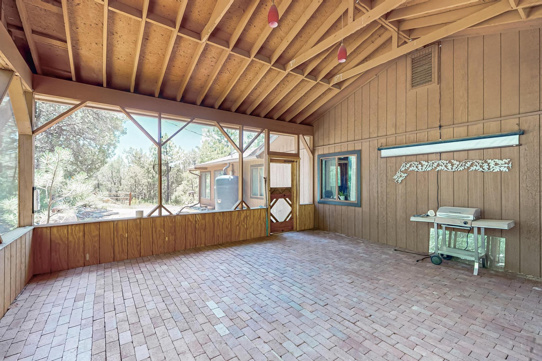4 SCOTT Court