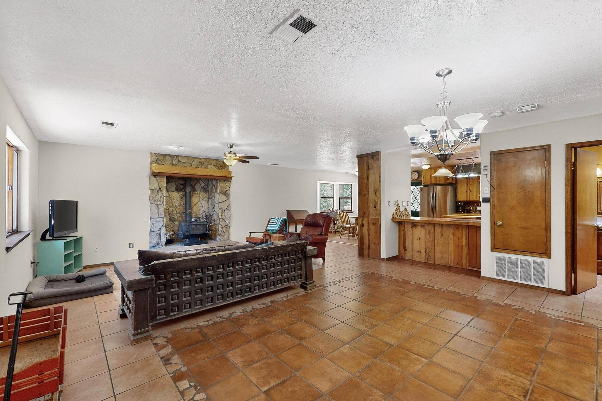 4 SCOTT Court