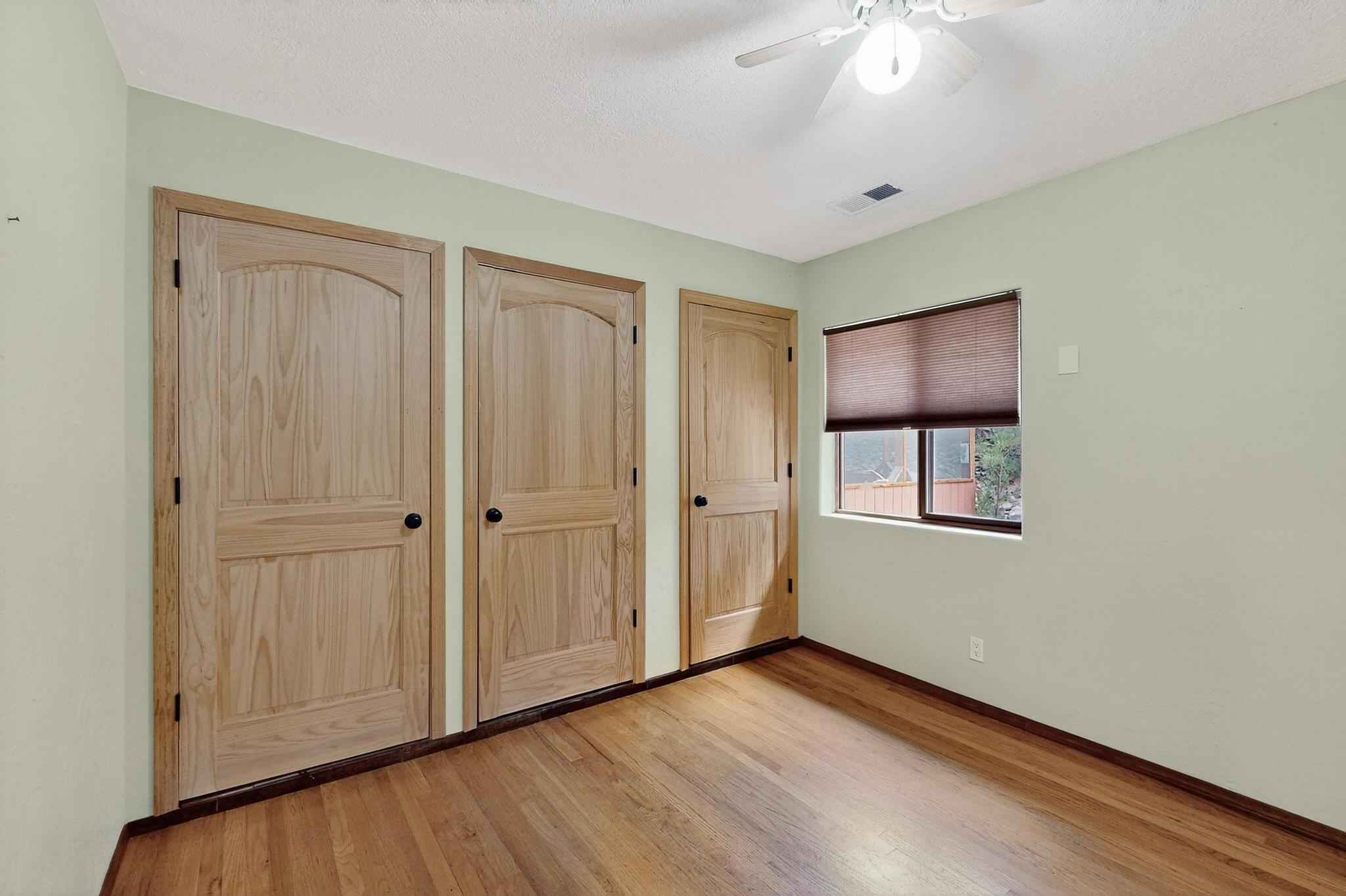 4 SCOTT Court