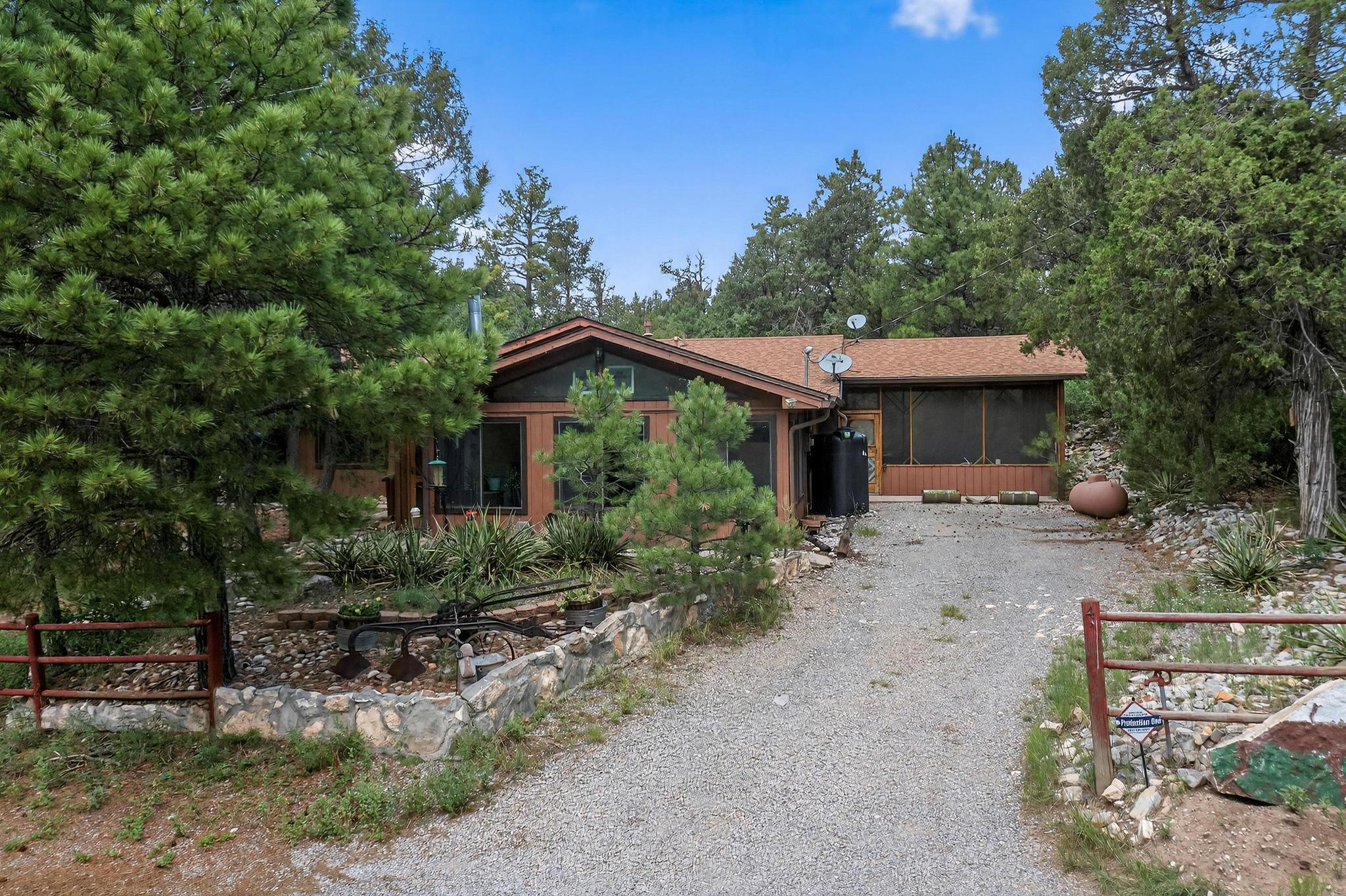 4 SCOTT Court