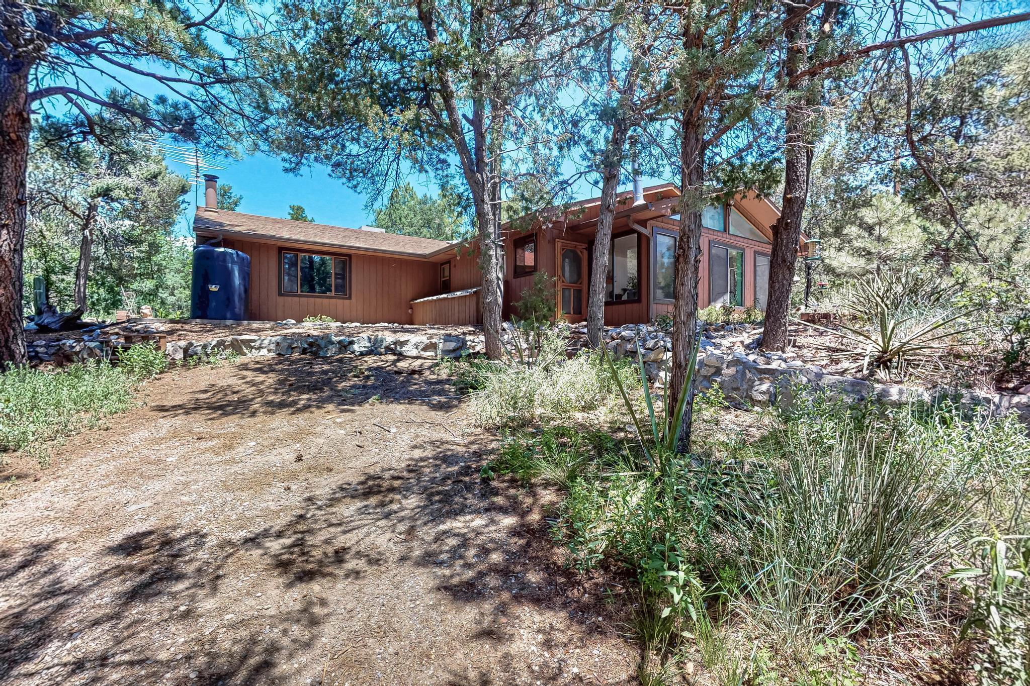 4 SCOTT Court