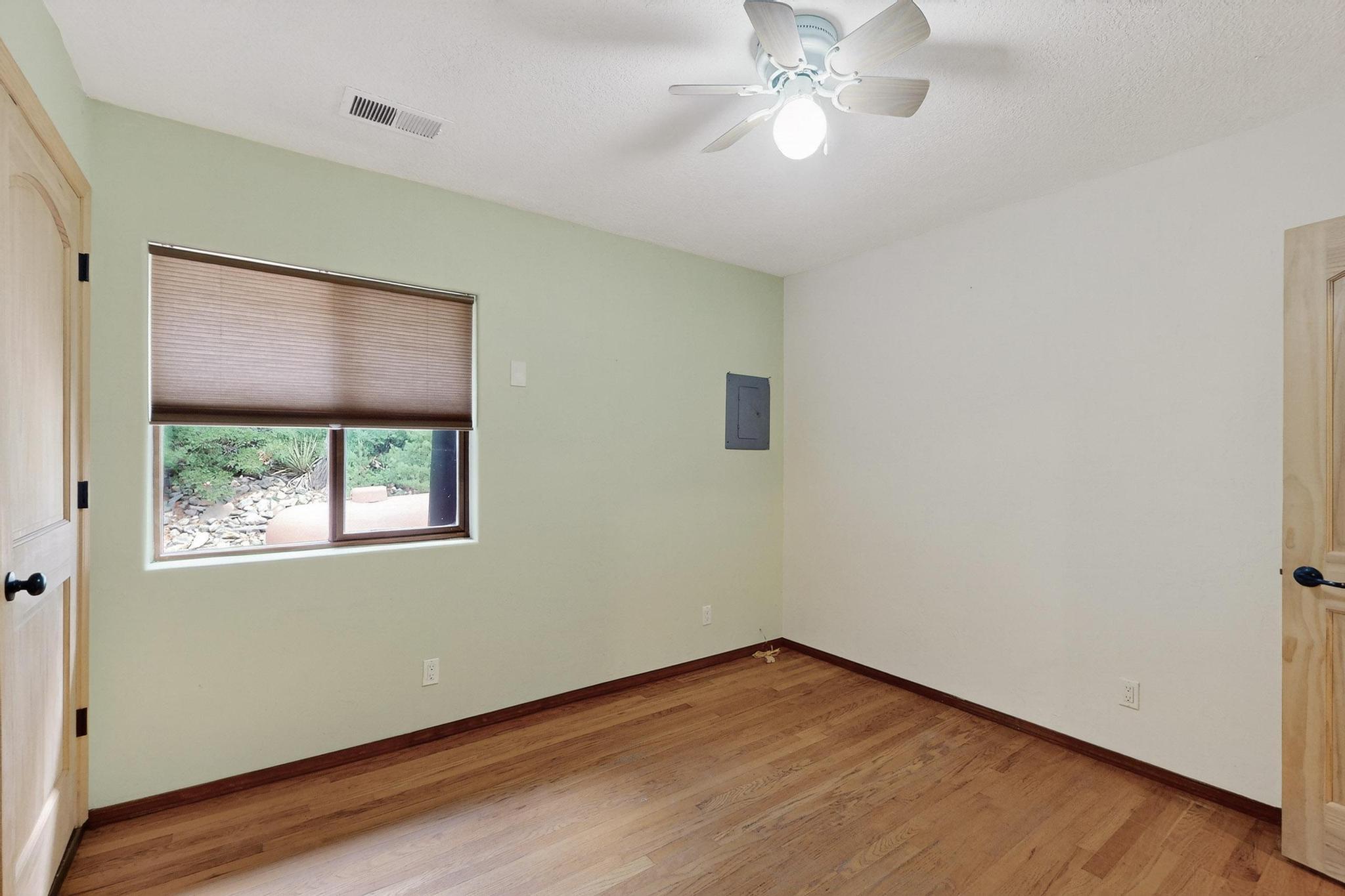 4 SCOTT Court