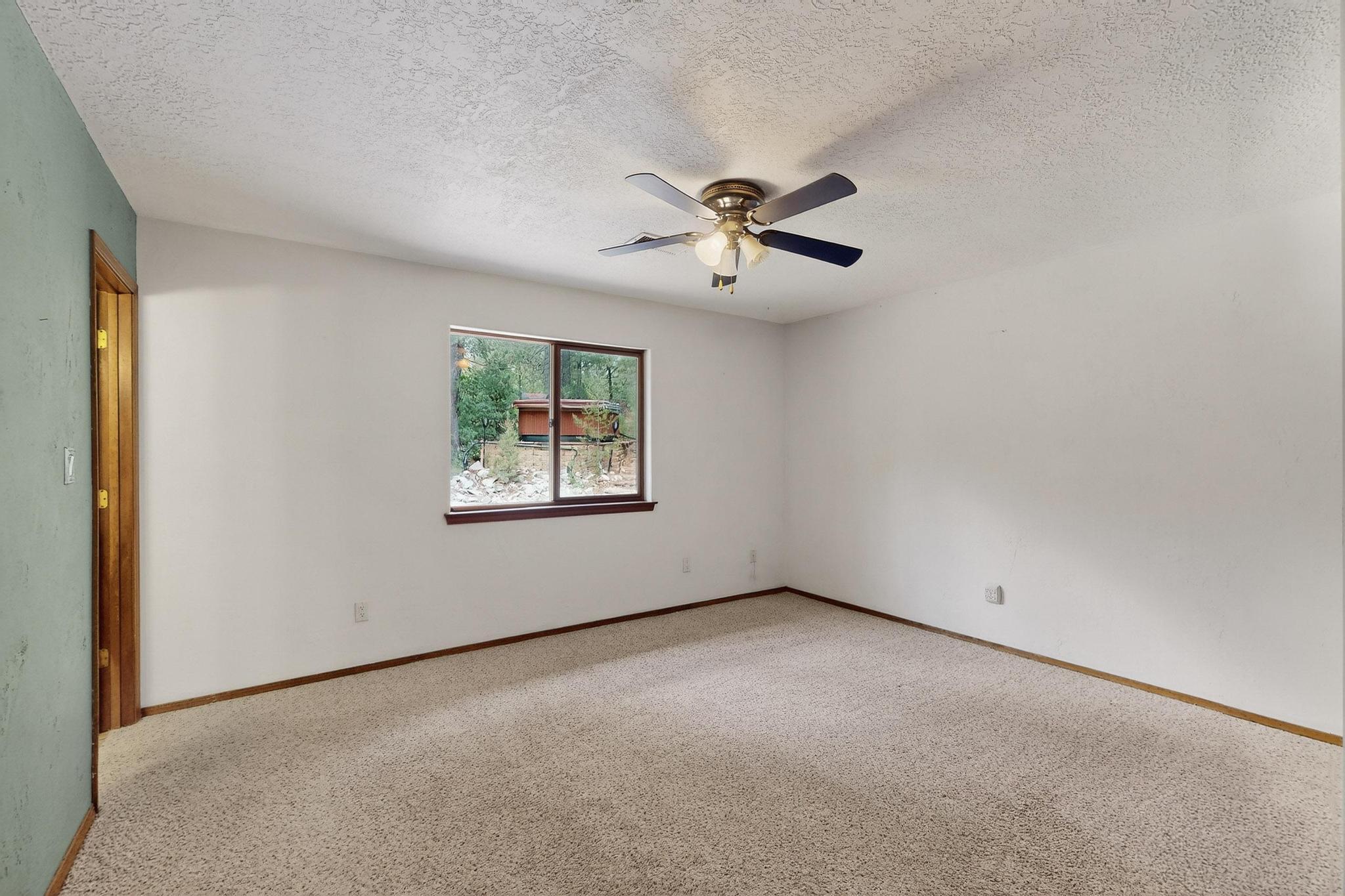 4 SCOTT Court
