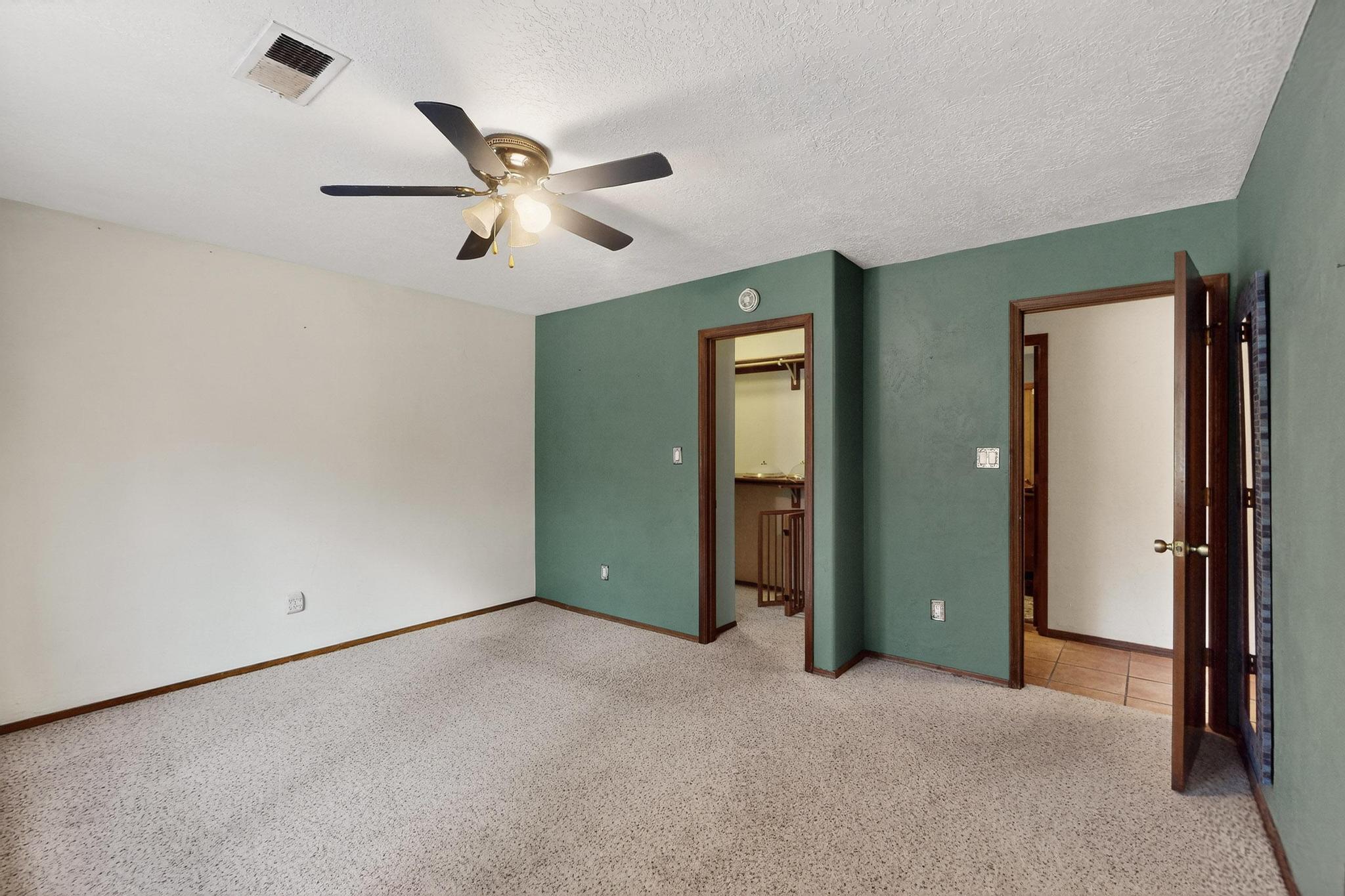 4 SCOTT Court