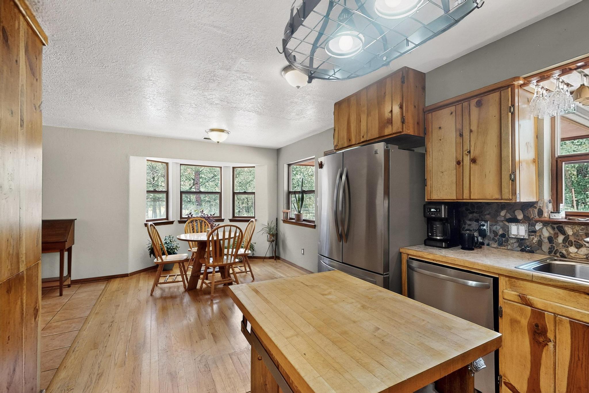 4 SCOTT Court