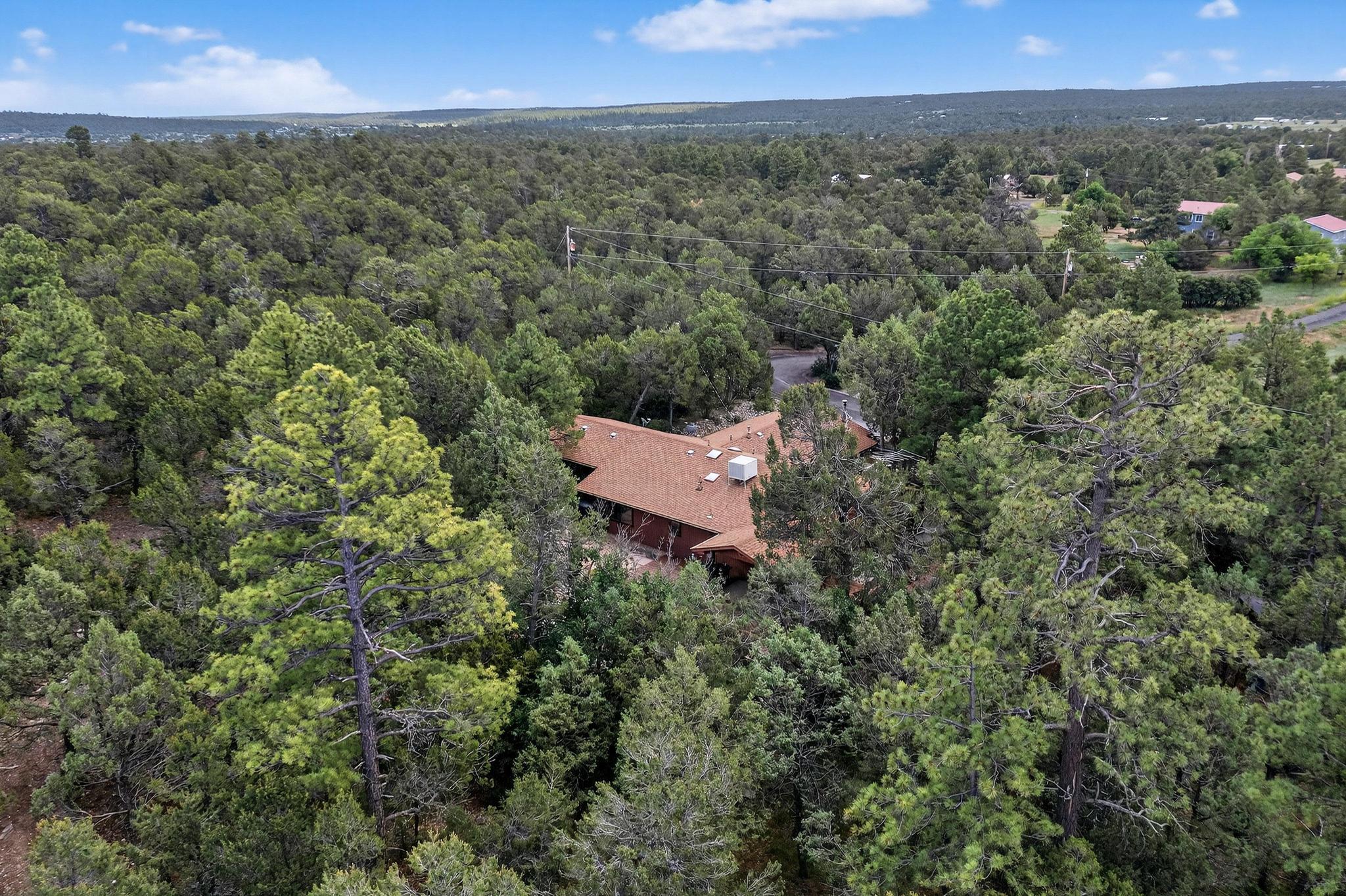 4 SCOTT Court