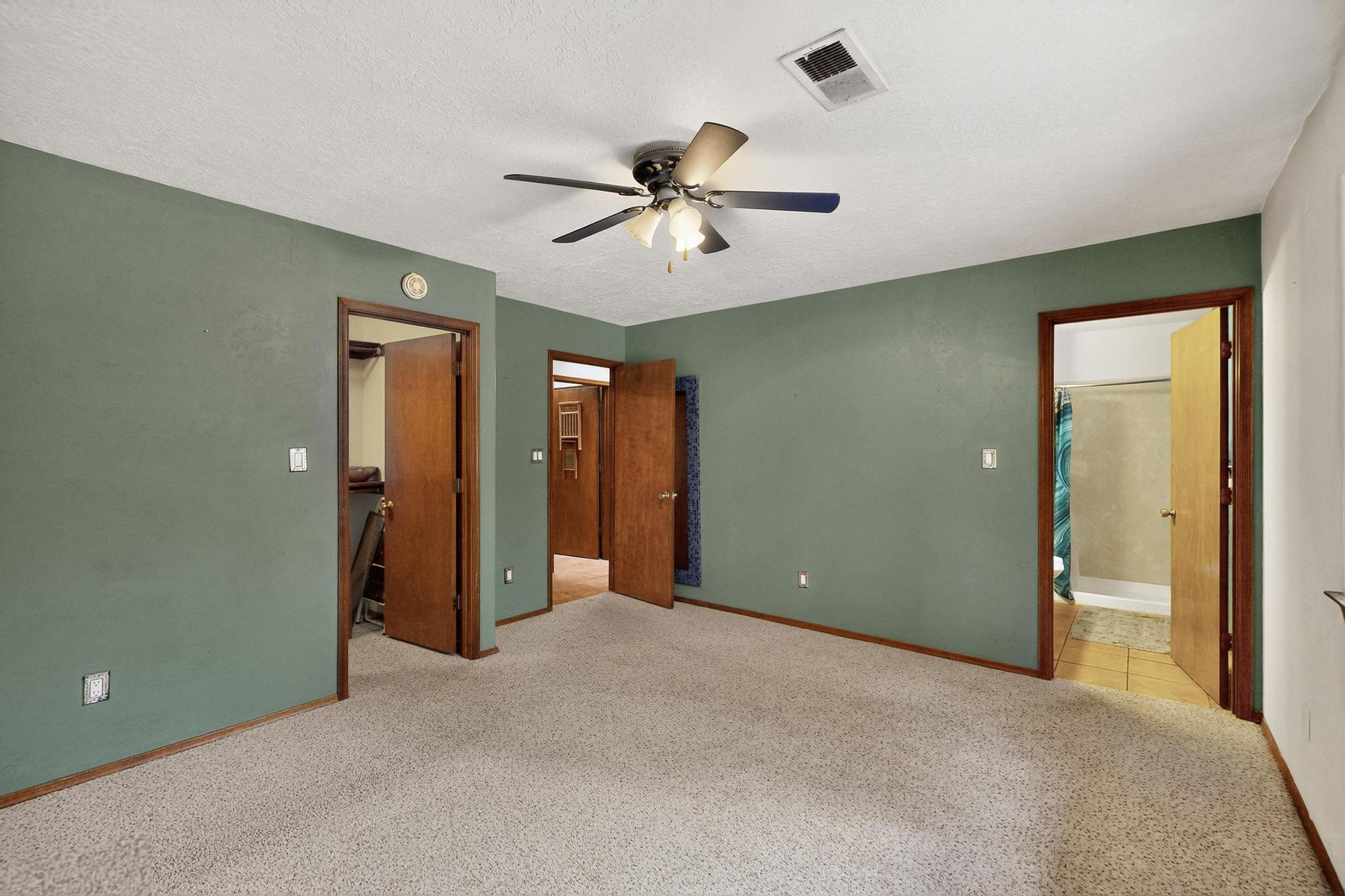 4 SCOTT Court