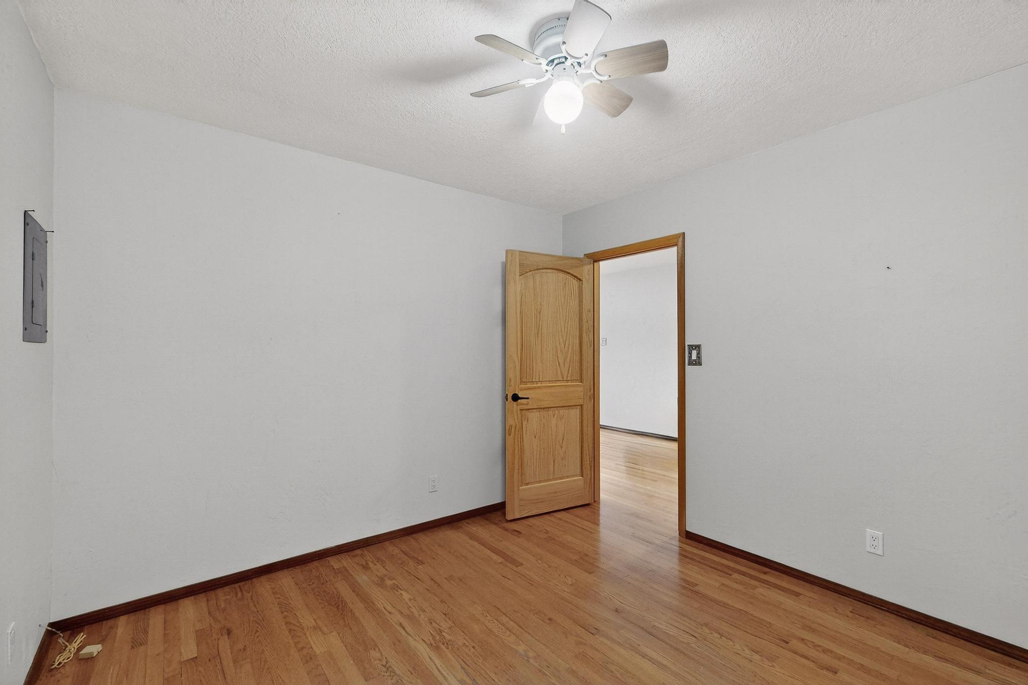 4 SCOTT Court