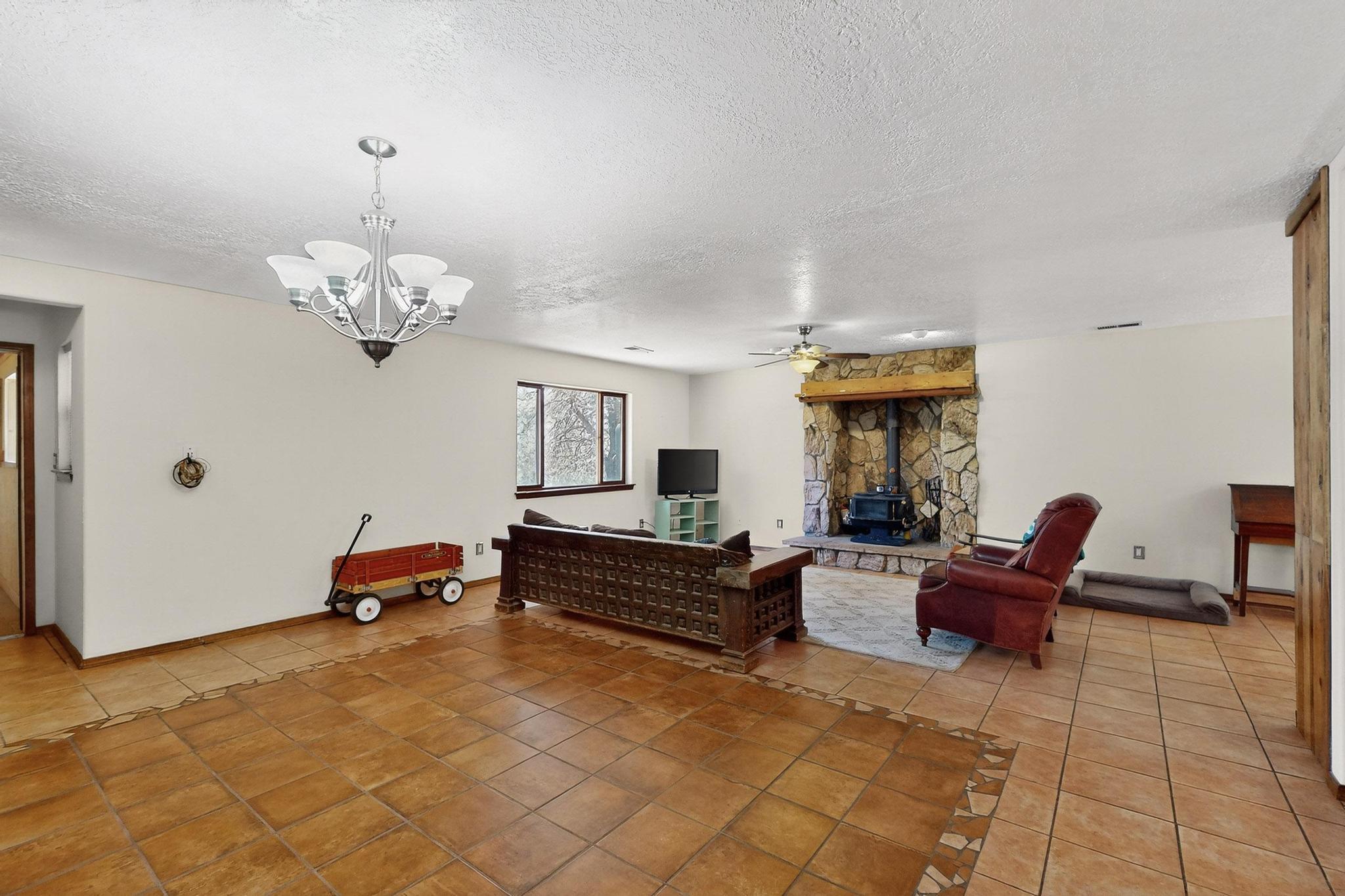 4 SCOTT Court