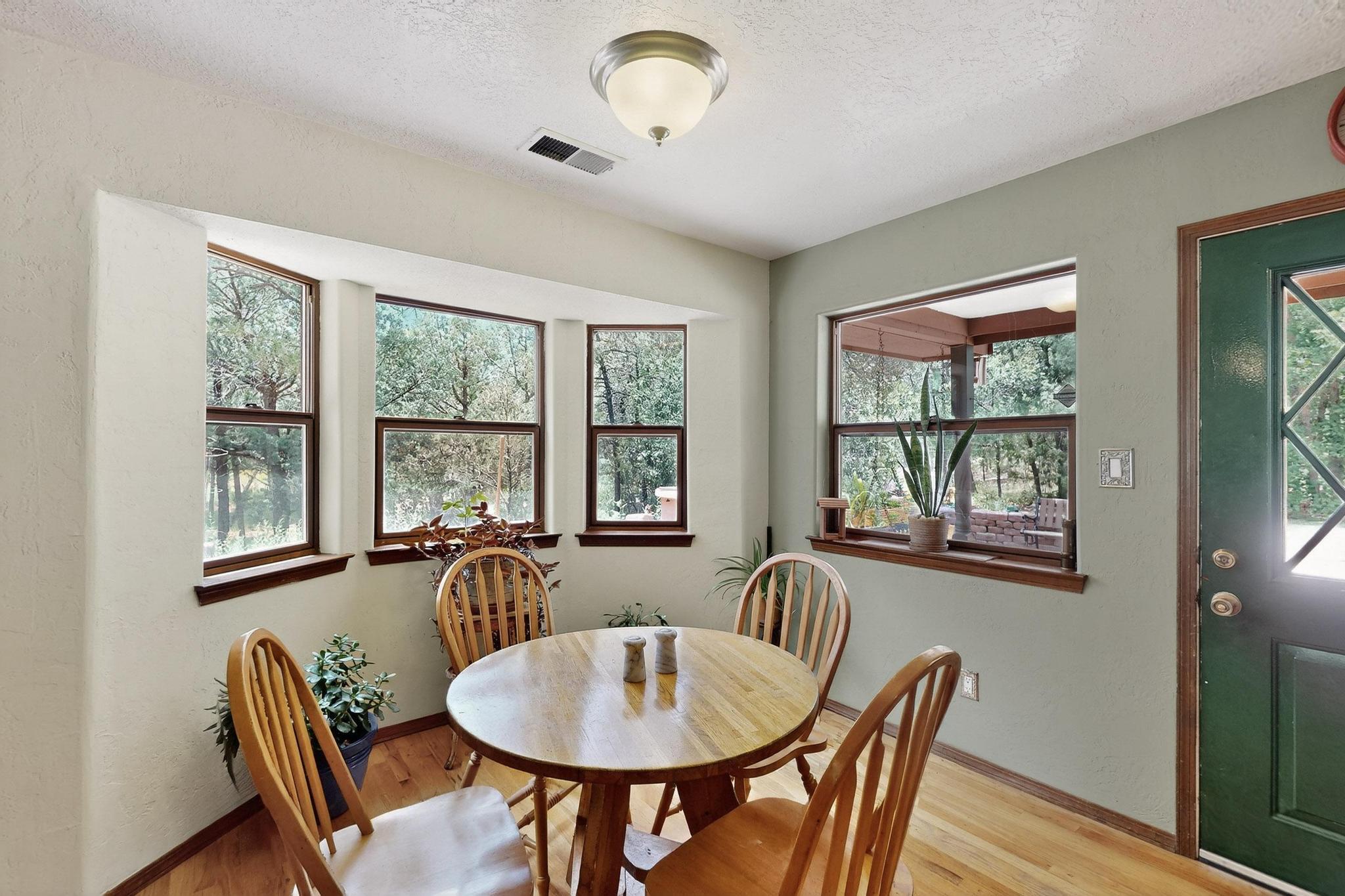 4 SCOTT Court