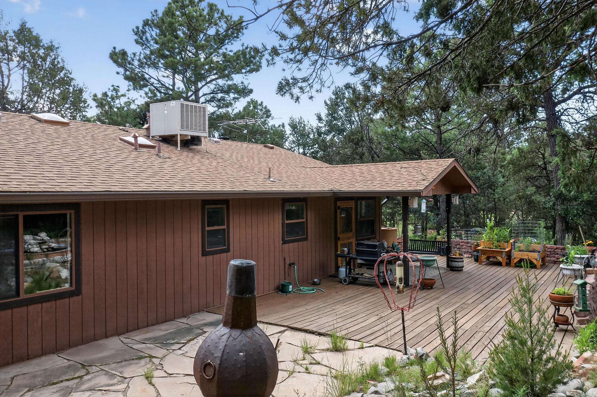 4 SCOTT Court
