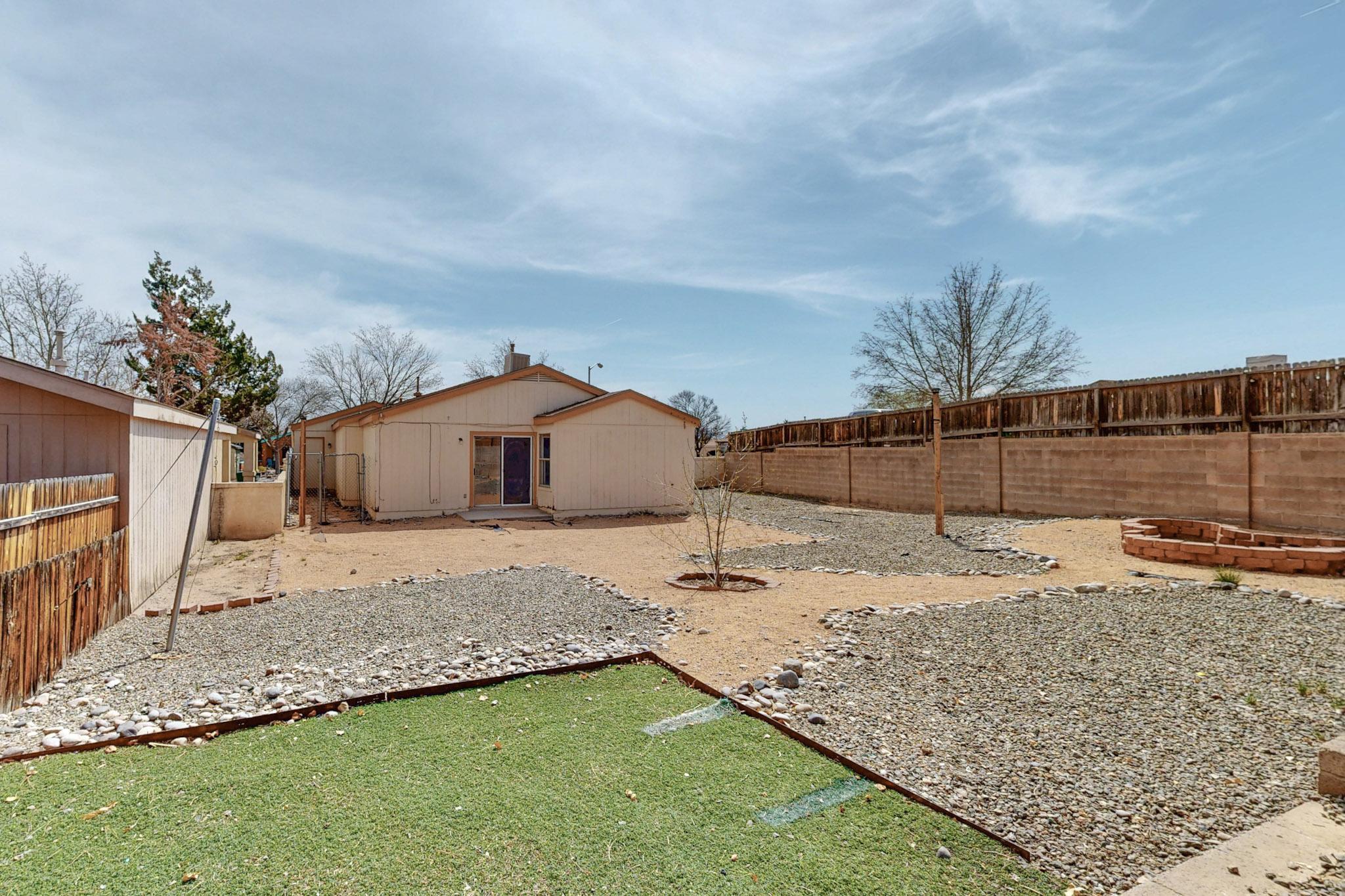 900 CHARLES Drive NE