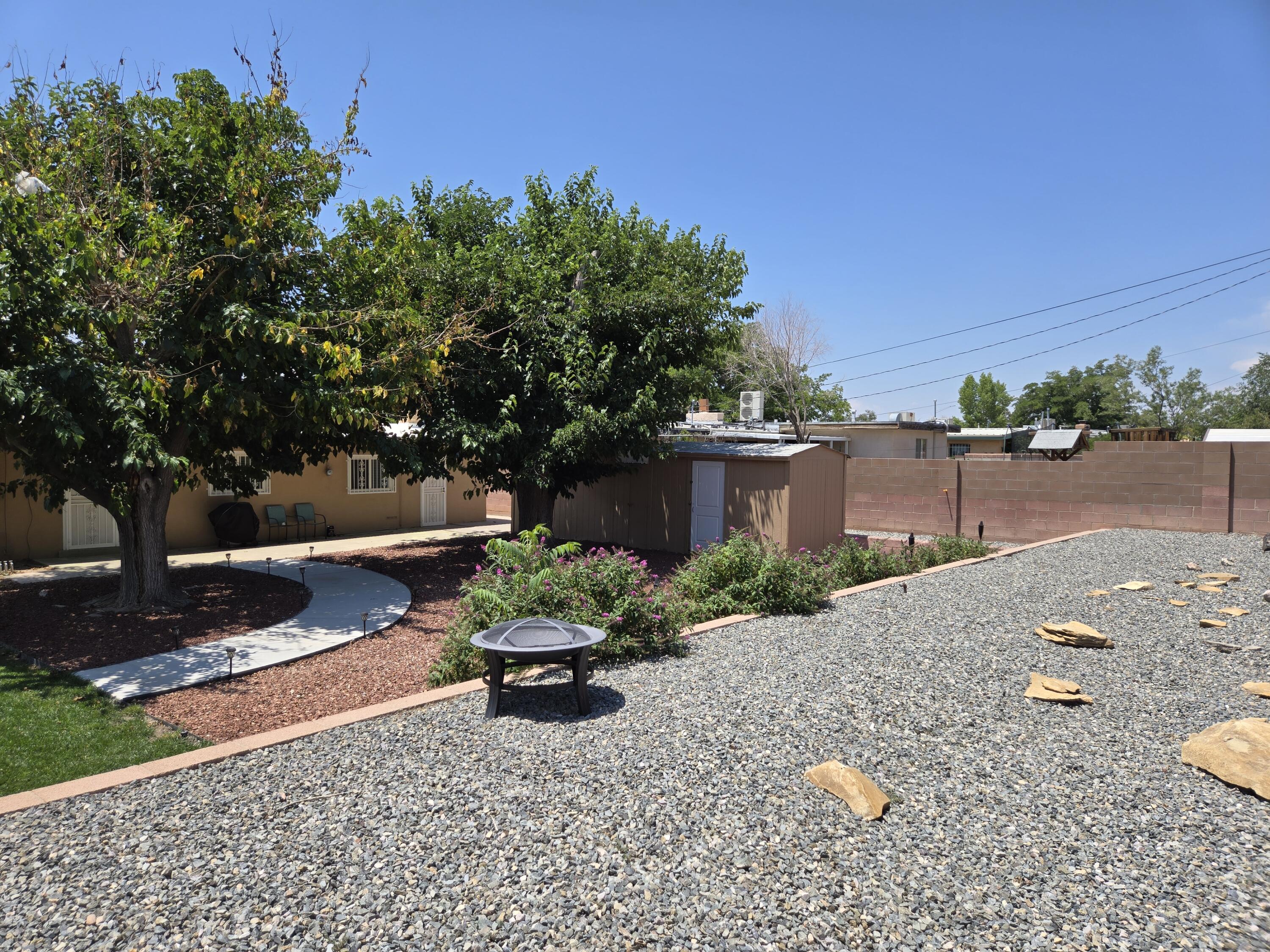 610 ESPANOLA Street NE