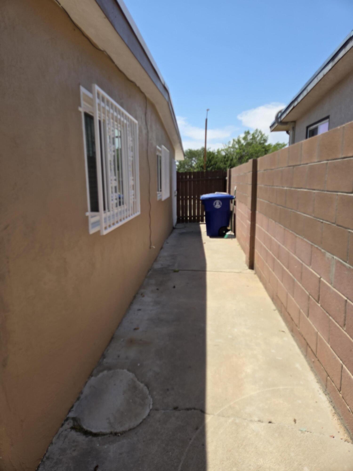 610 ESPANOLA Street NE