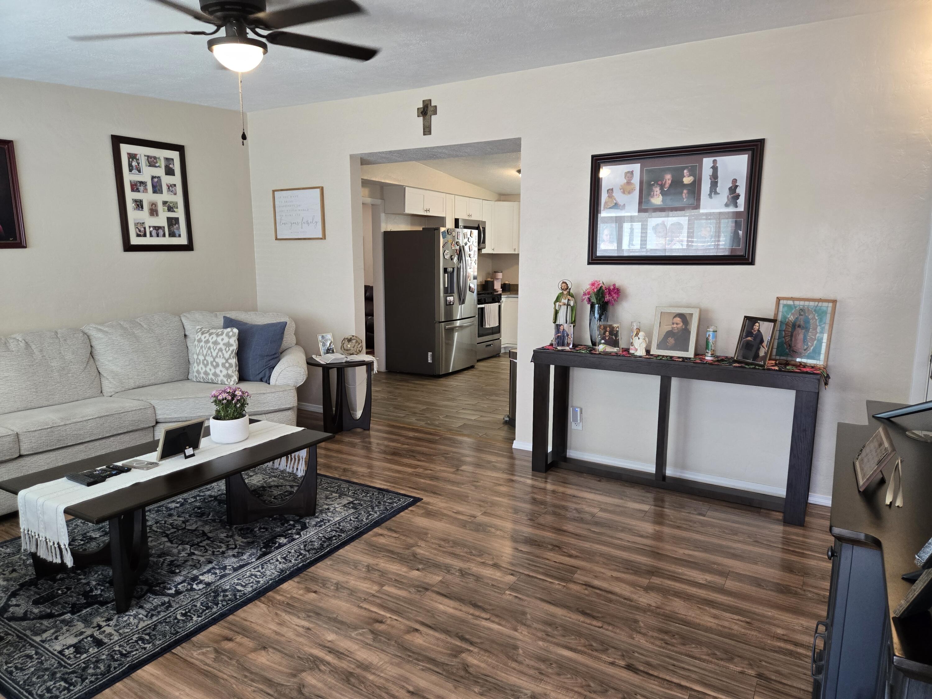 610 ESPANOLA Street NE