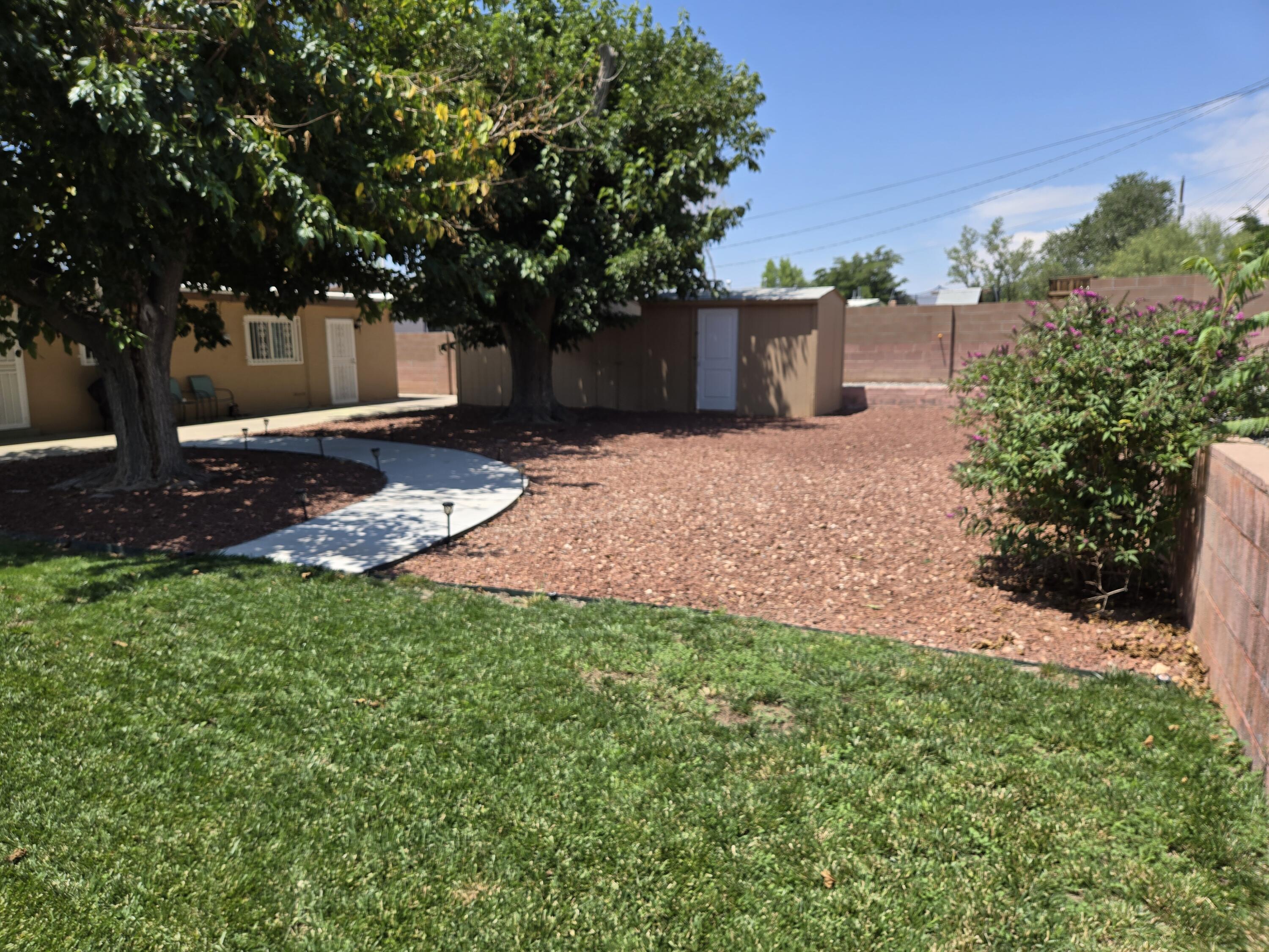 610 ESPANOLA Street NE