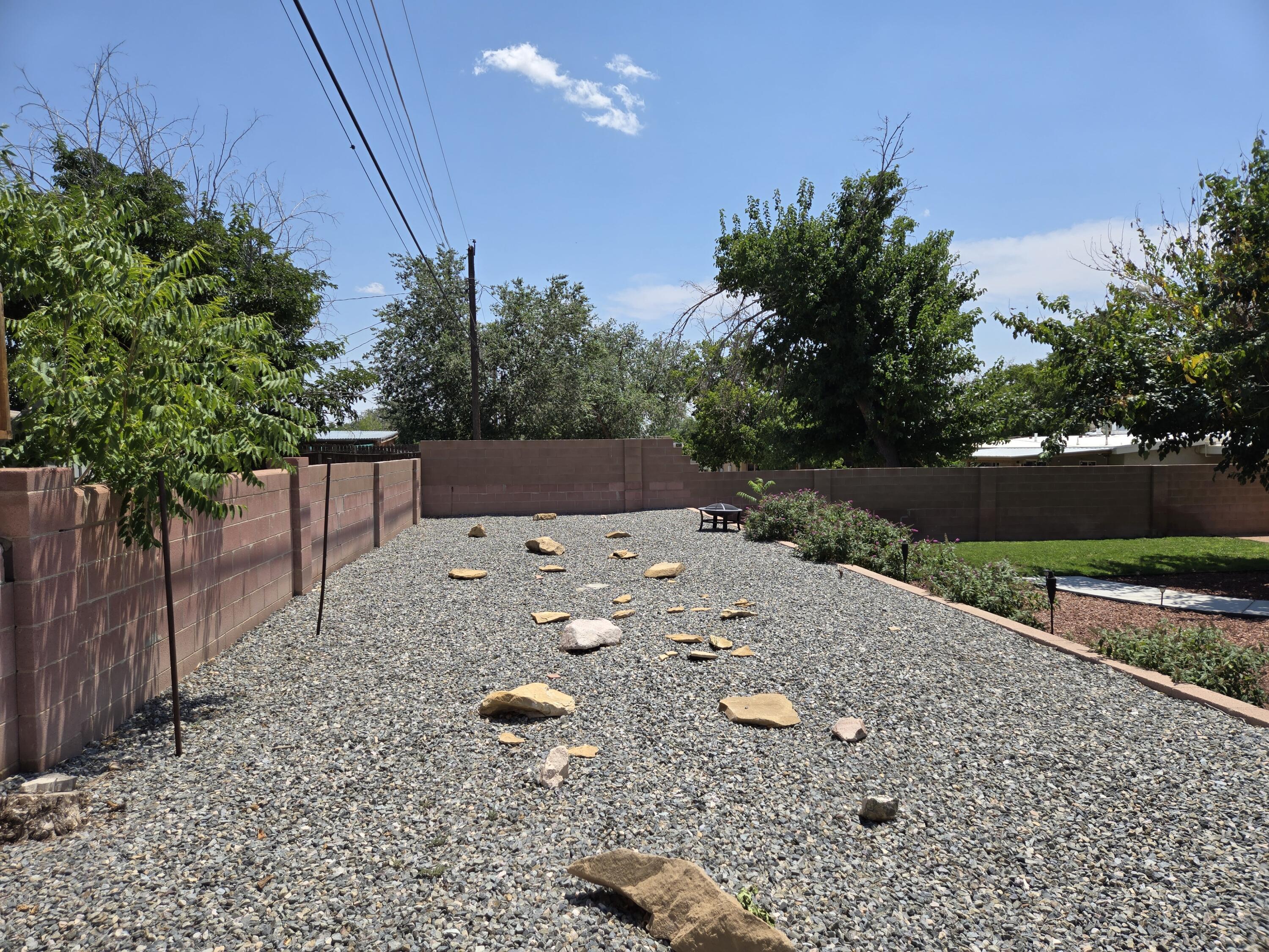 610 ESPANOLA Street NE