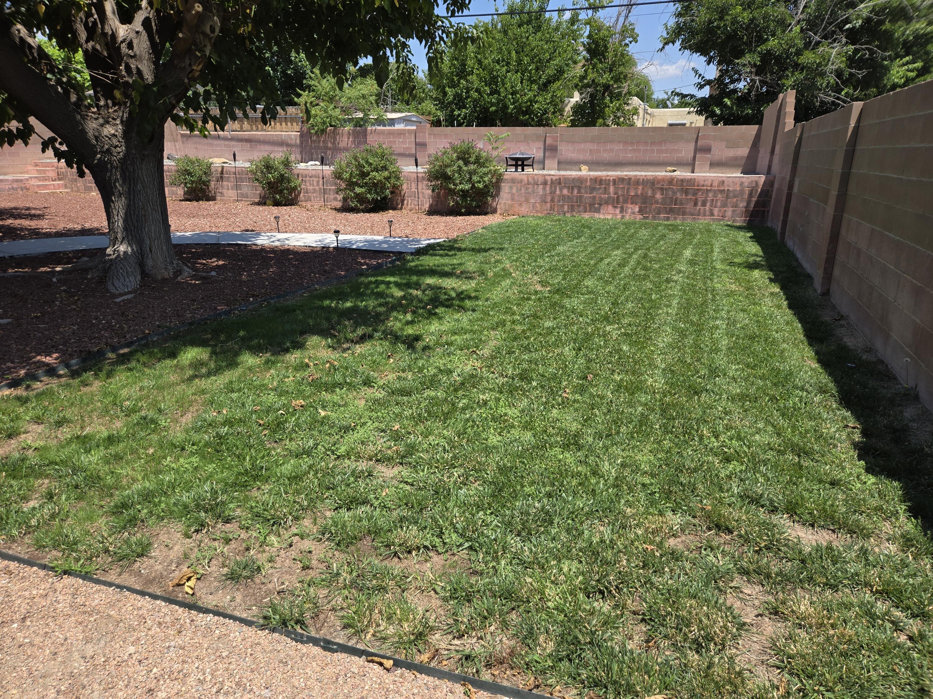 610 ESPANOLA Street NE