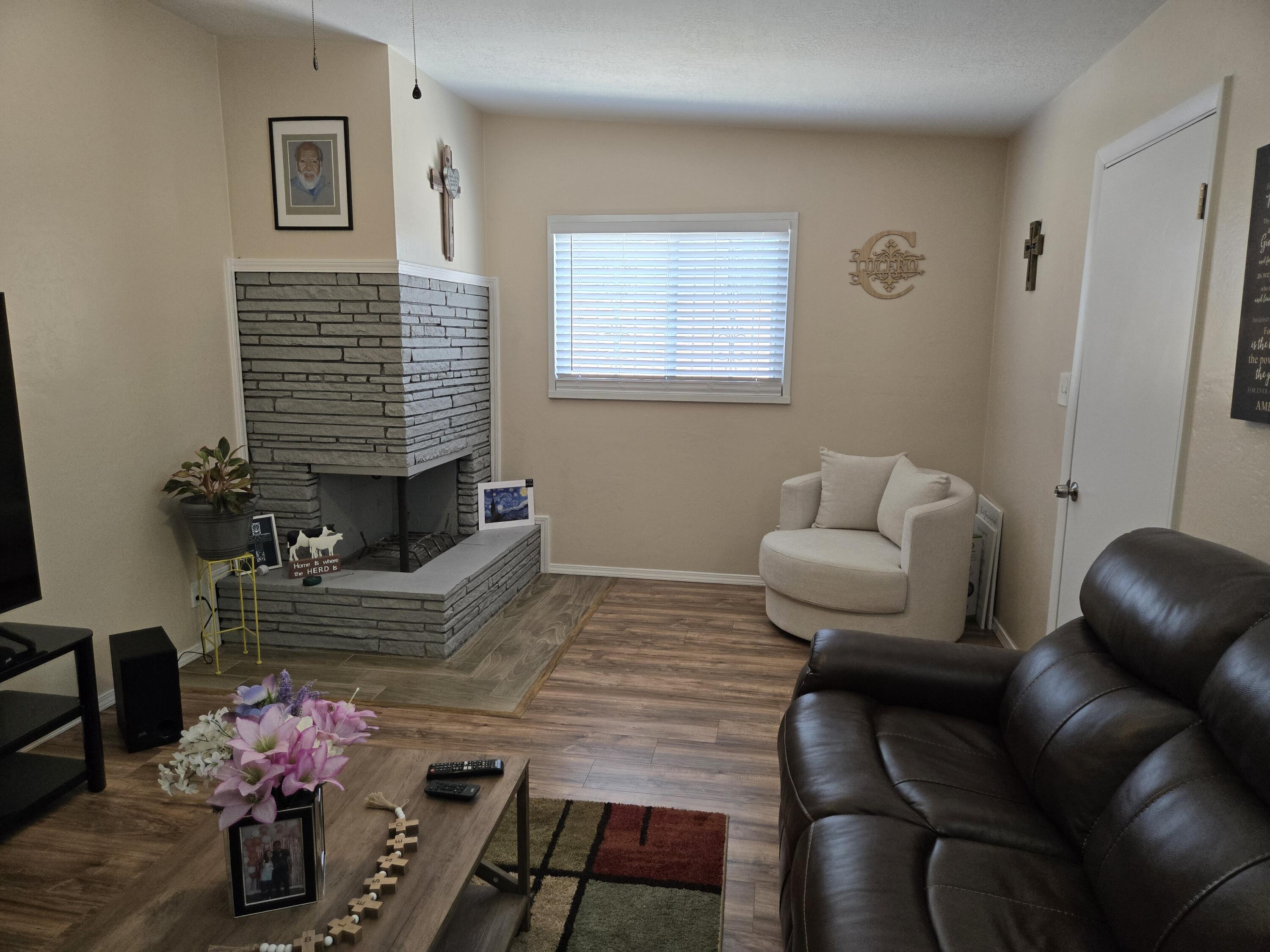 610 ESPANOLA Street NE