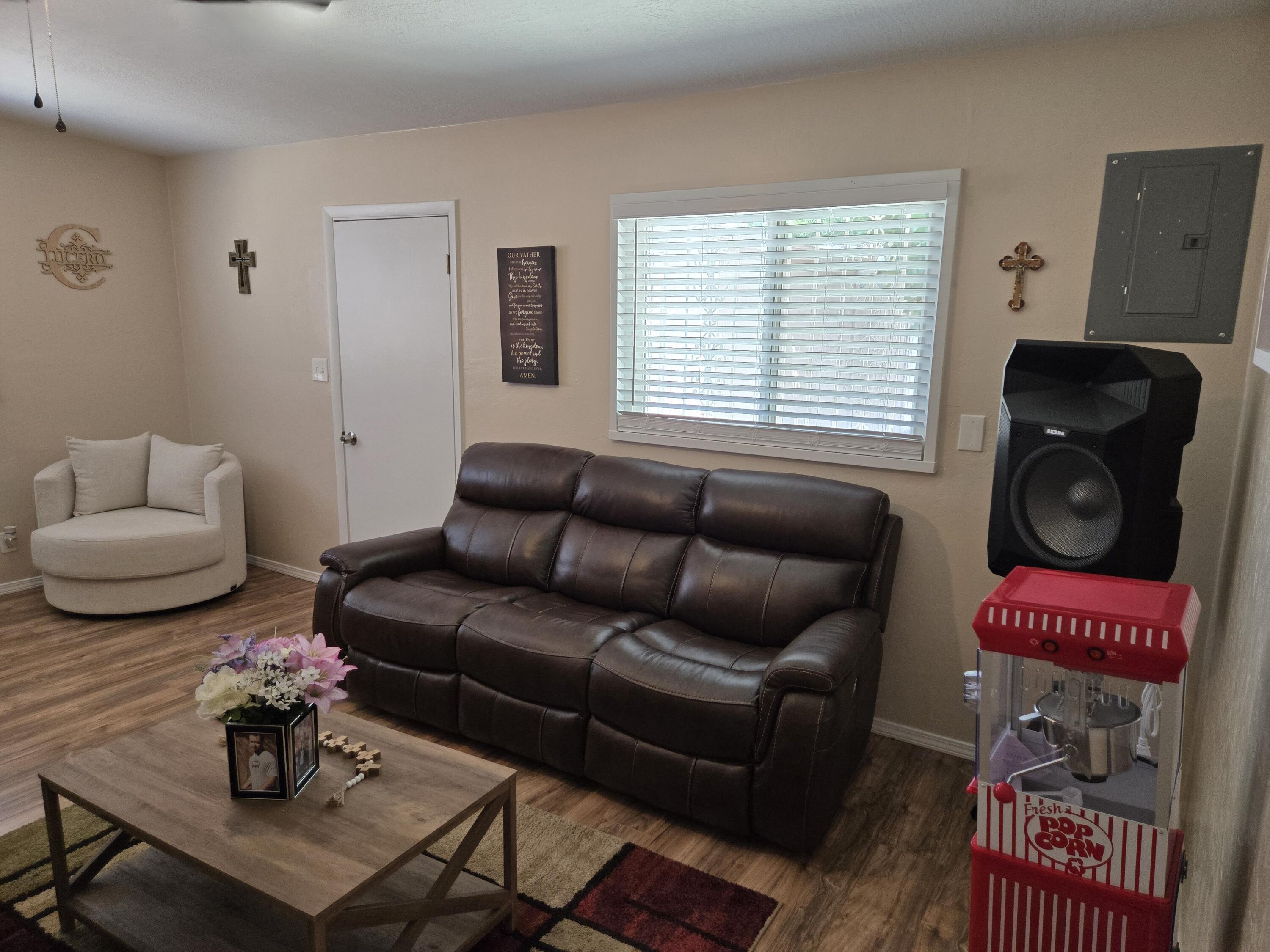 610 ESPANOLA Street NE