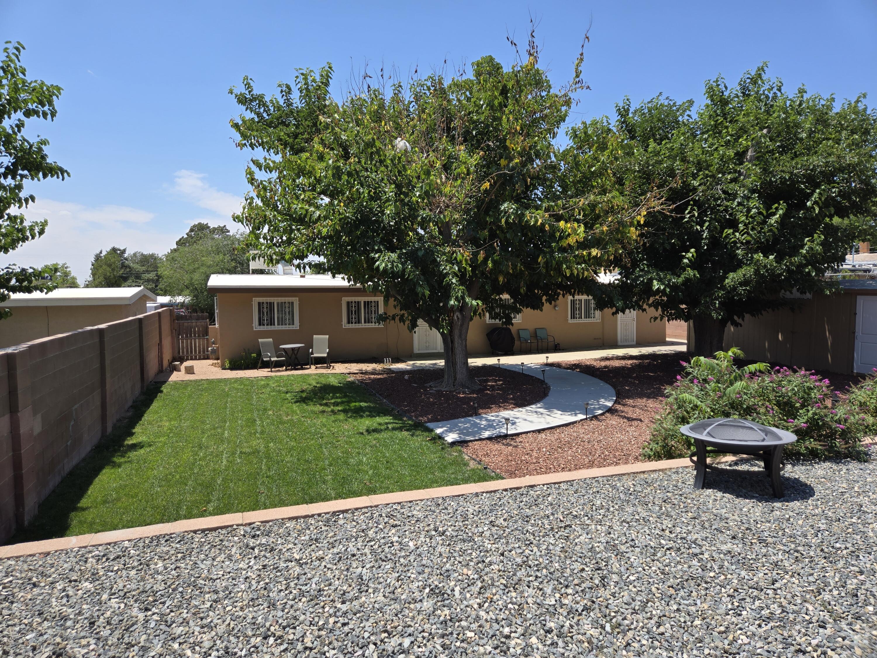 610 ESPANOLA Street NE