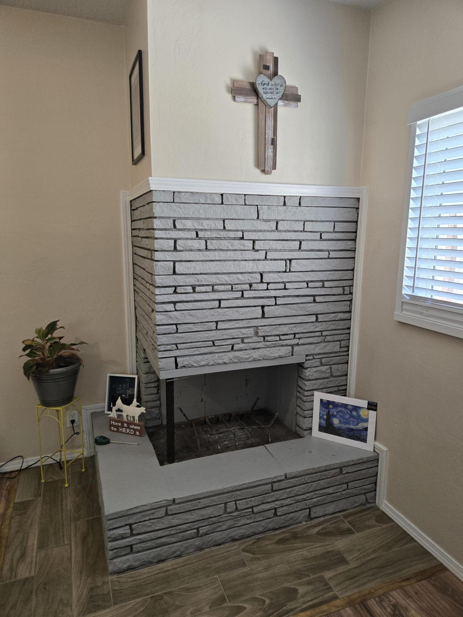 610 ESPANOLA Street NE