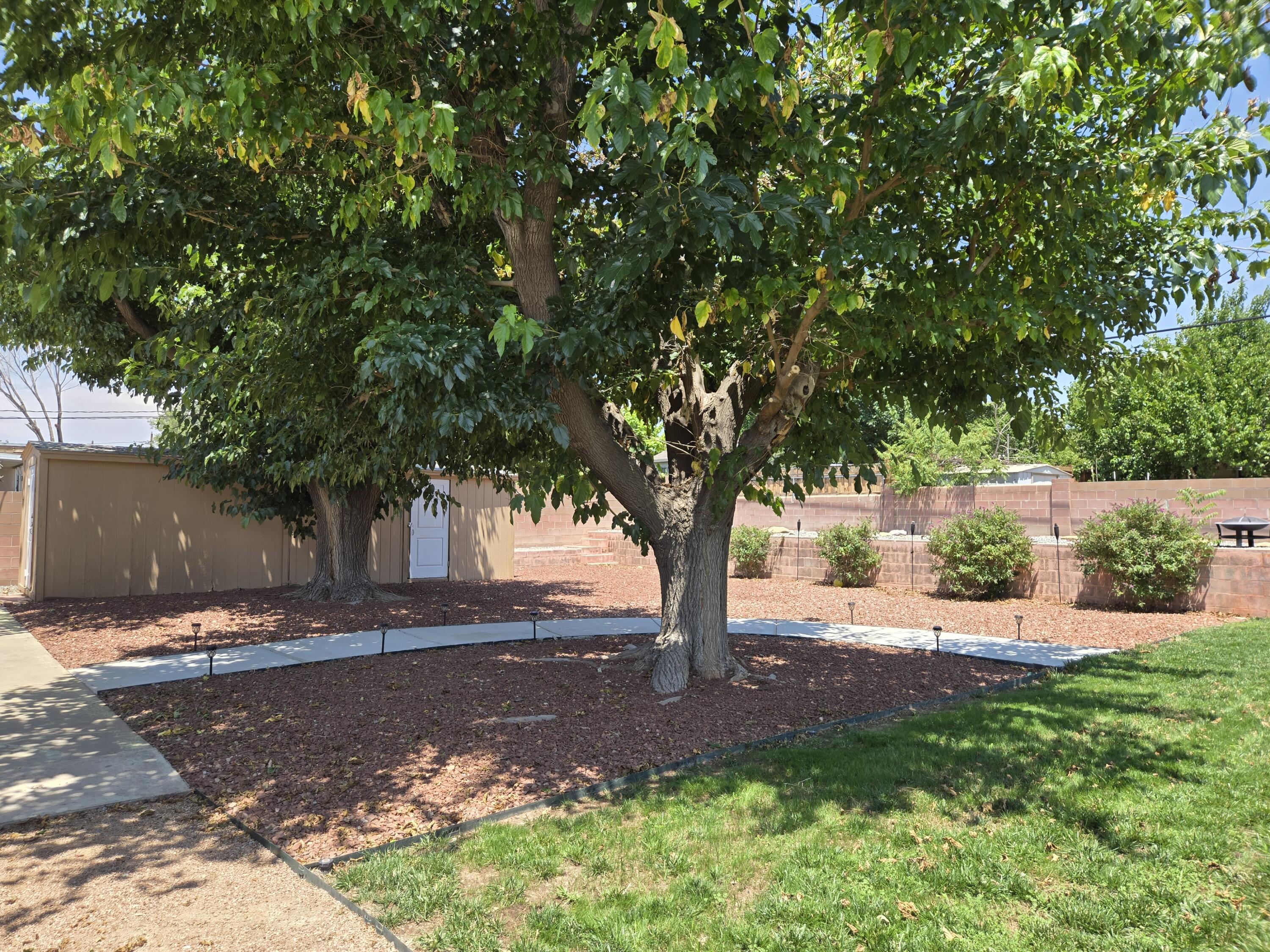 610 ESPANOLA Street NE