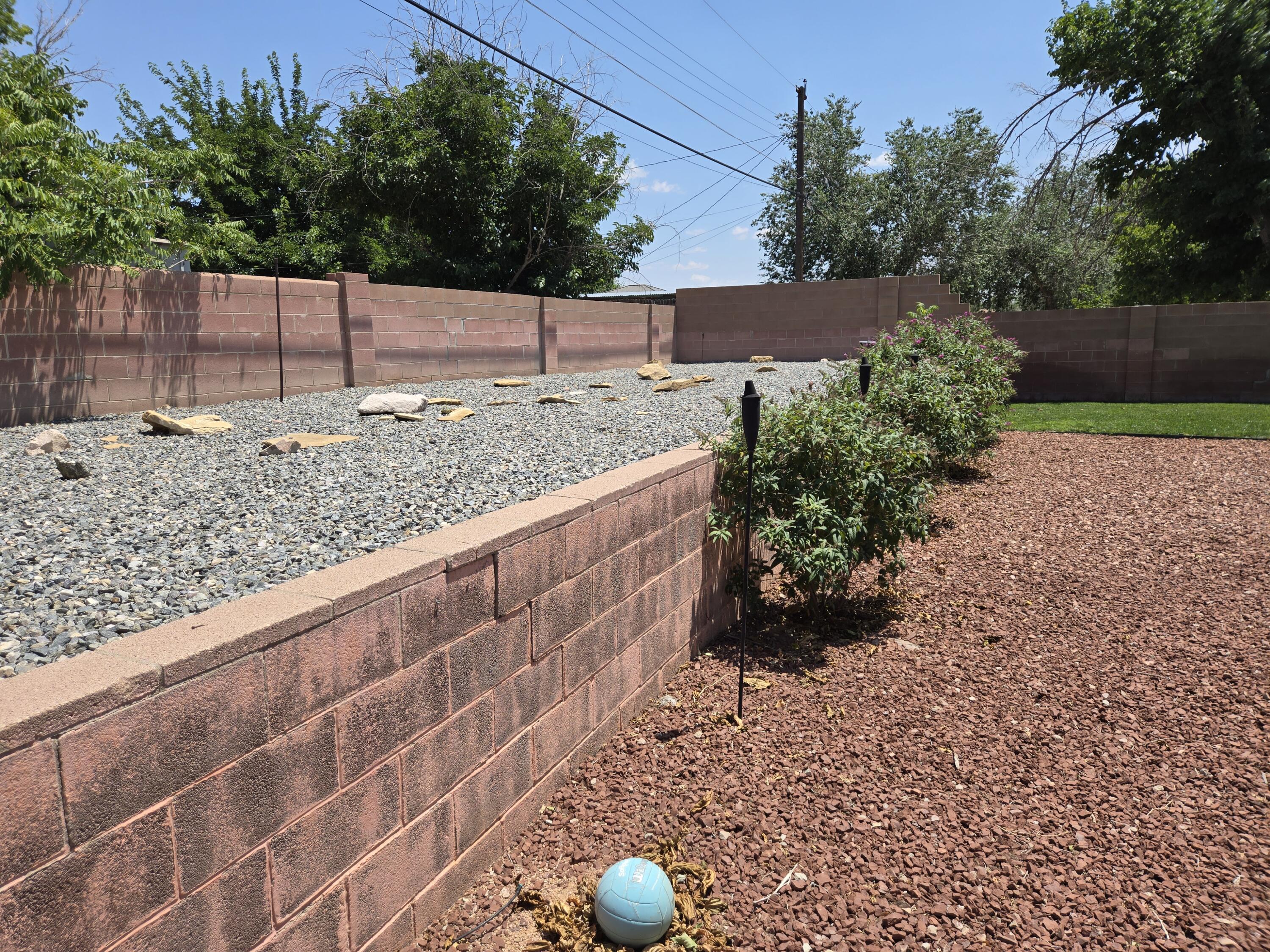 610 ESPANOLA Street NE