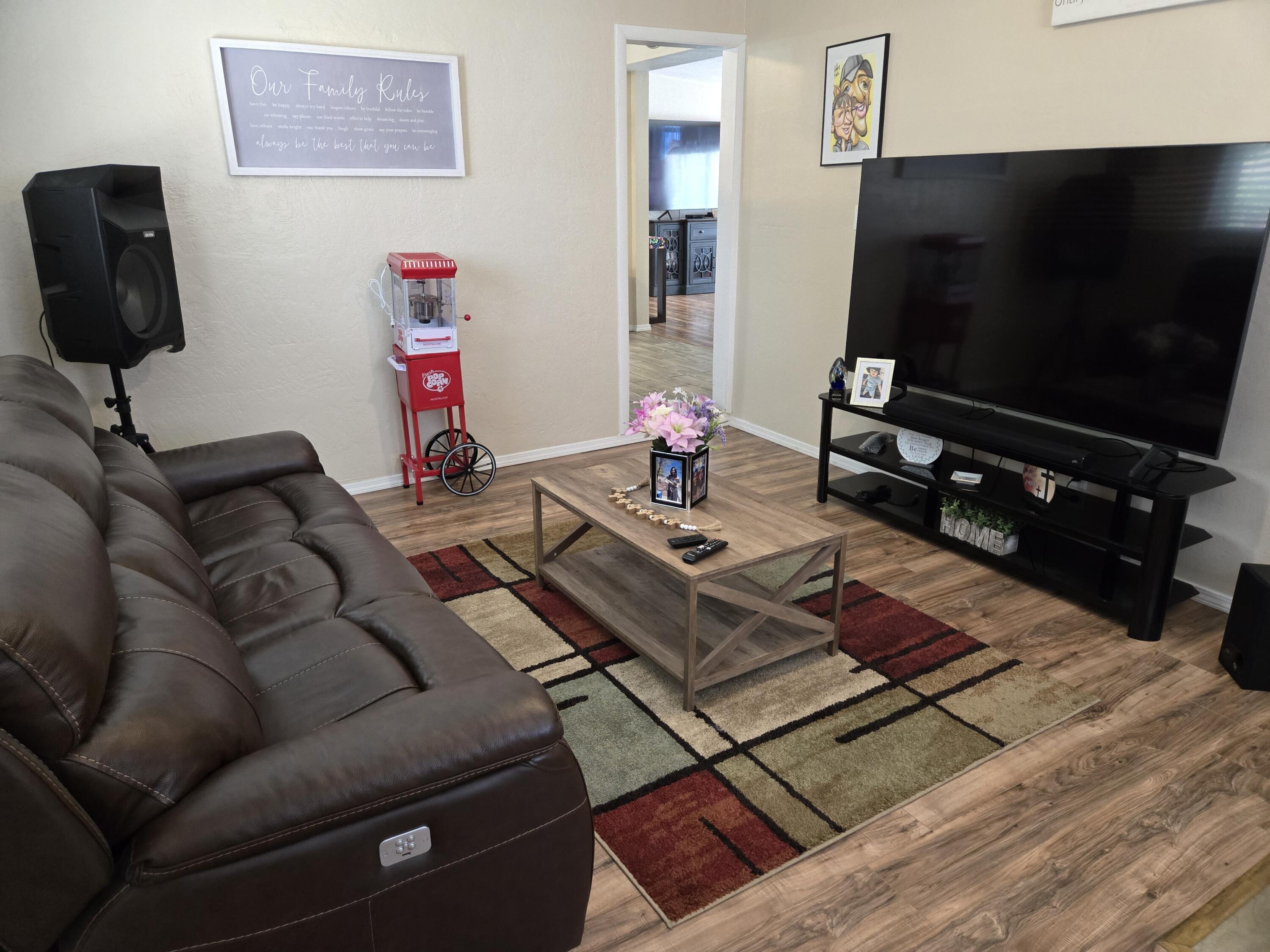 610 ESPANOLA Street NE