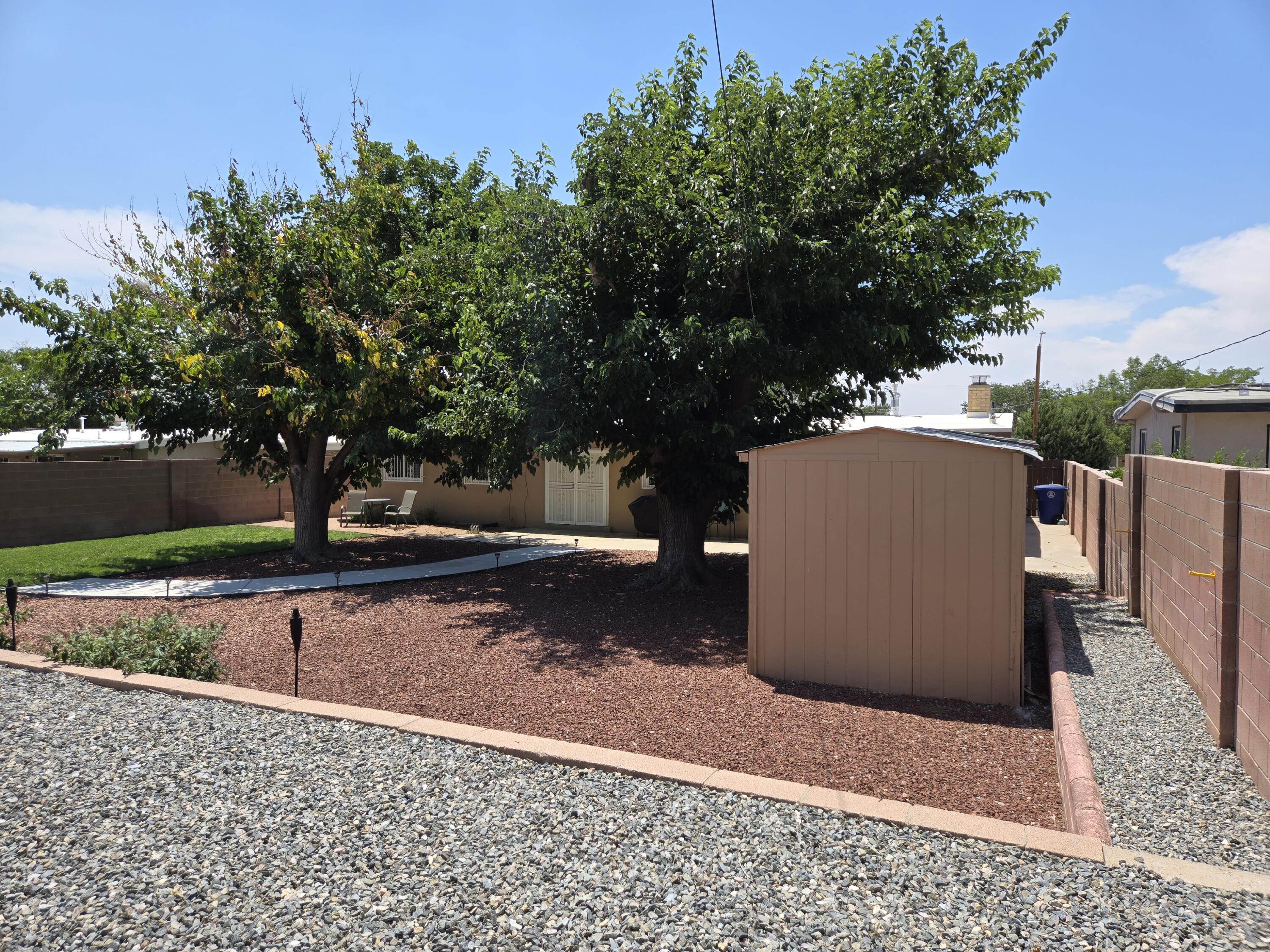 610 ESPANOLA Street NE