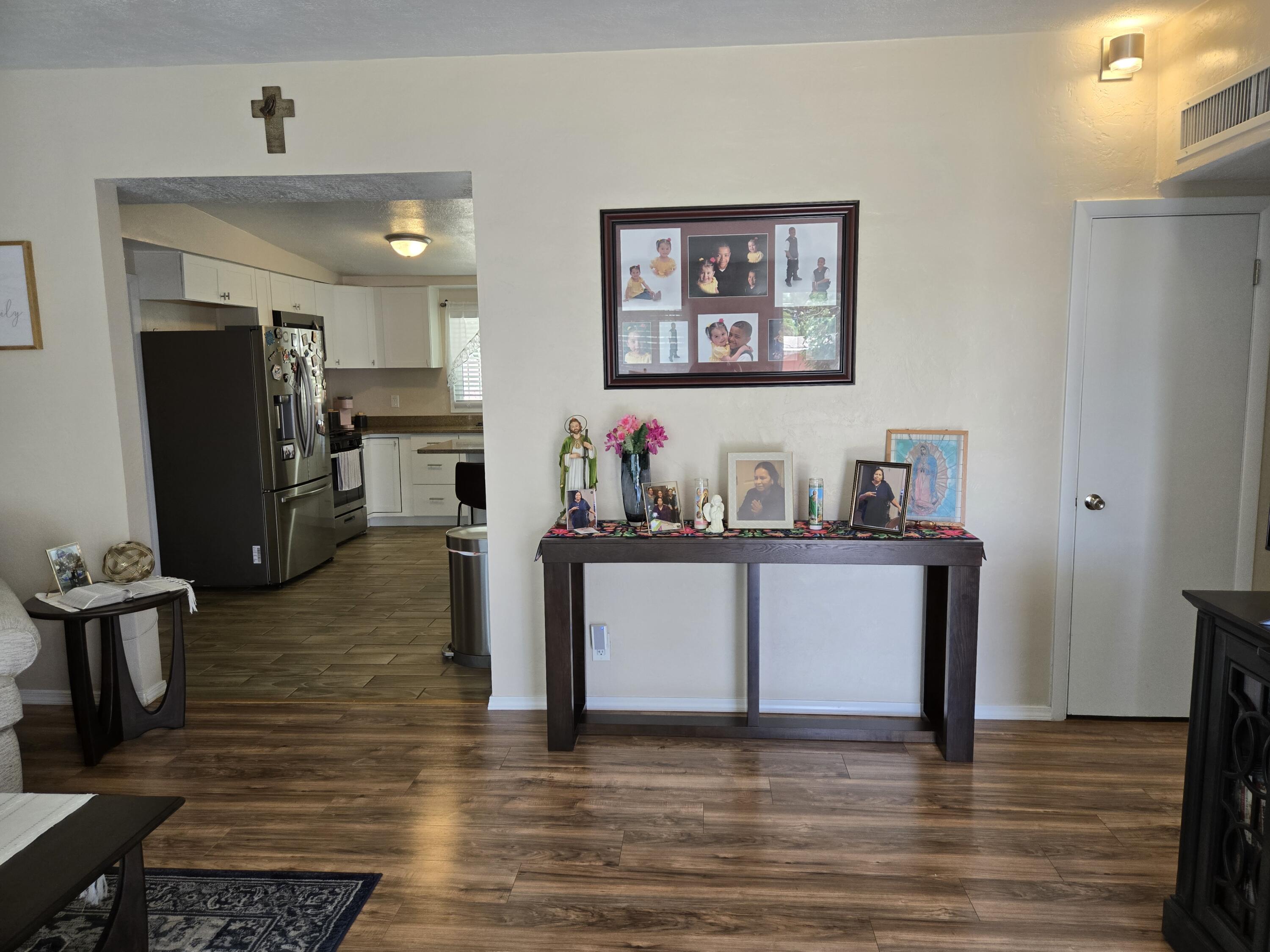 610 ESPANOLA Street NE