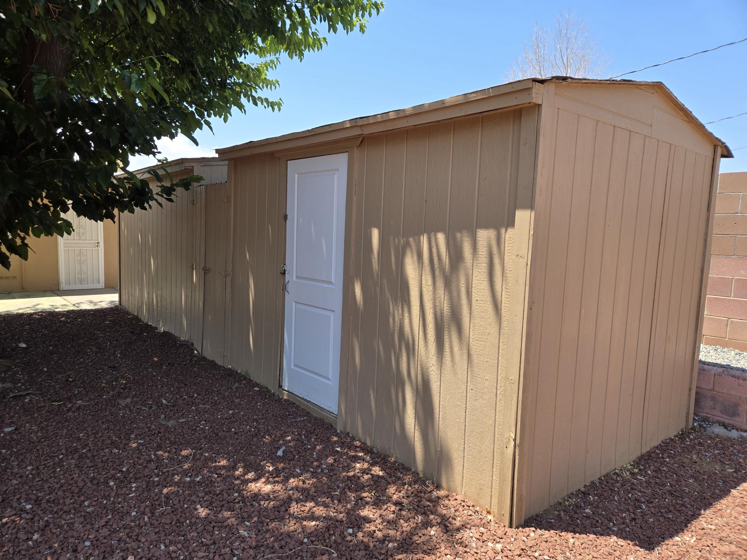 610 ESPANOLA Street NE