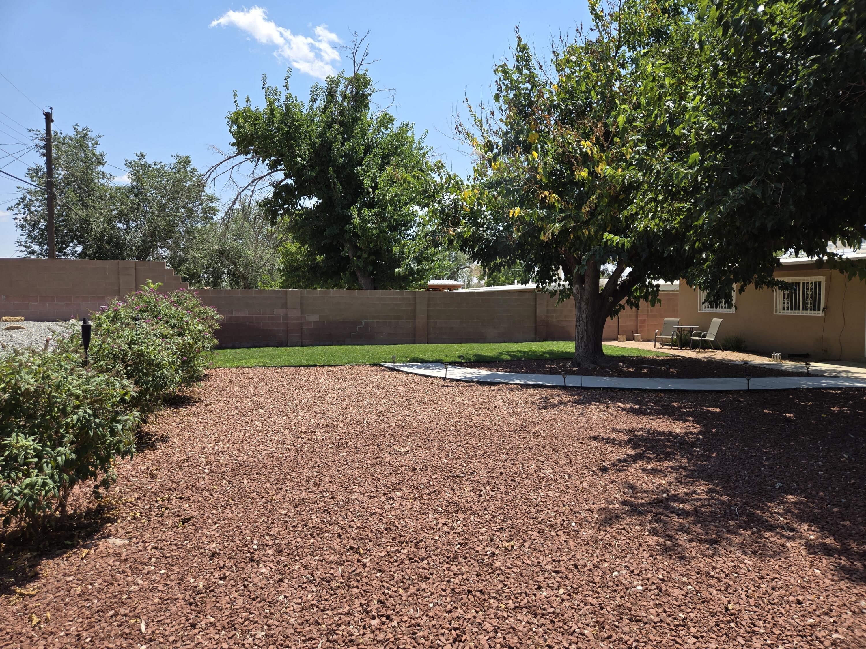 610 ESPANOLA Street NE