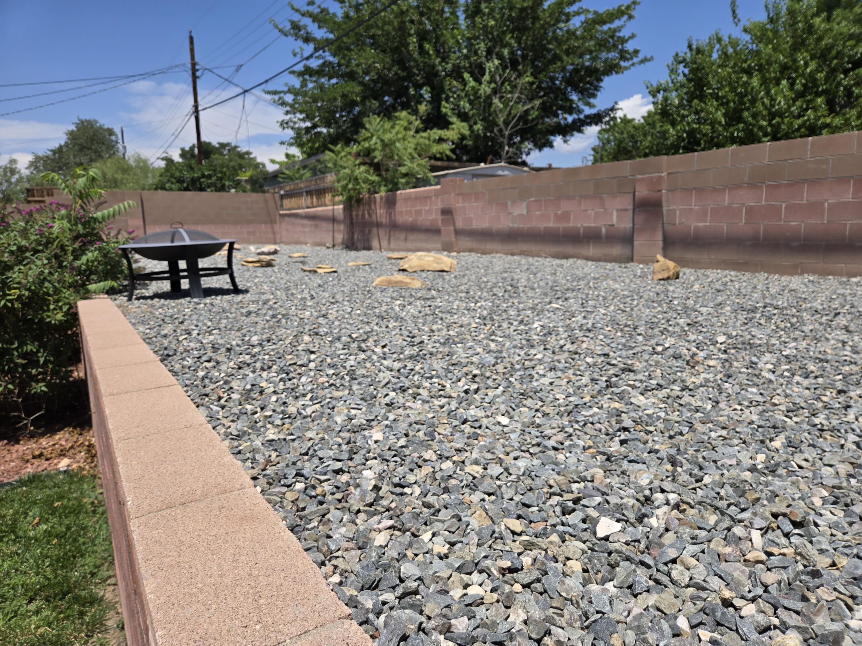 610 ESPANOLA Street NE