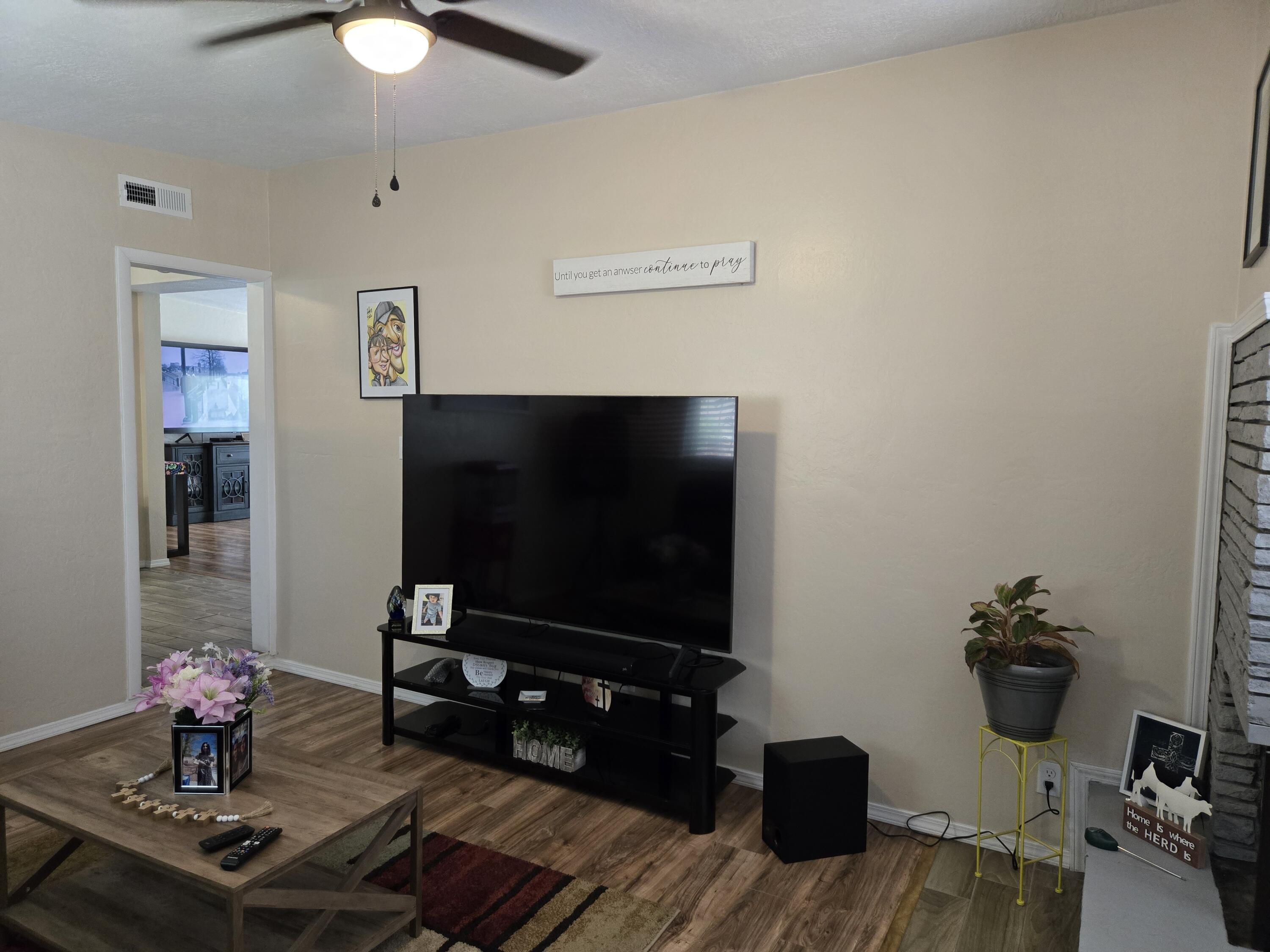 610 ESPANOLA Street NE