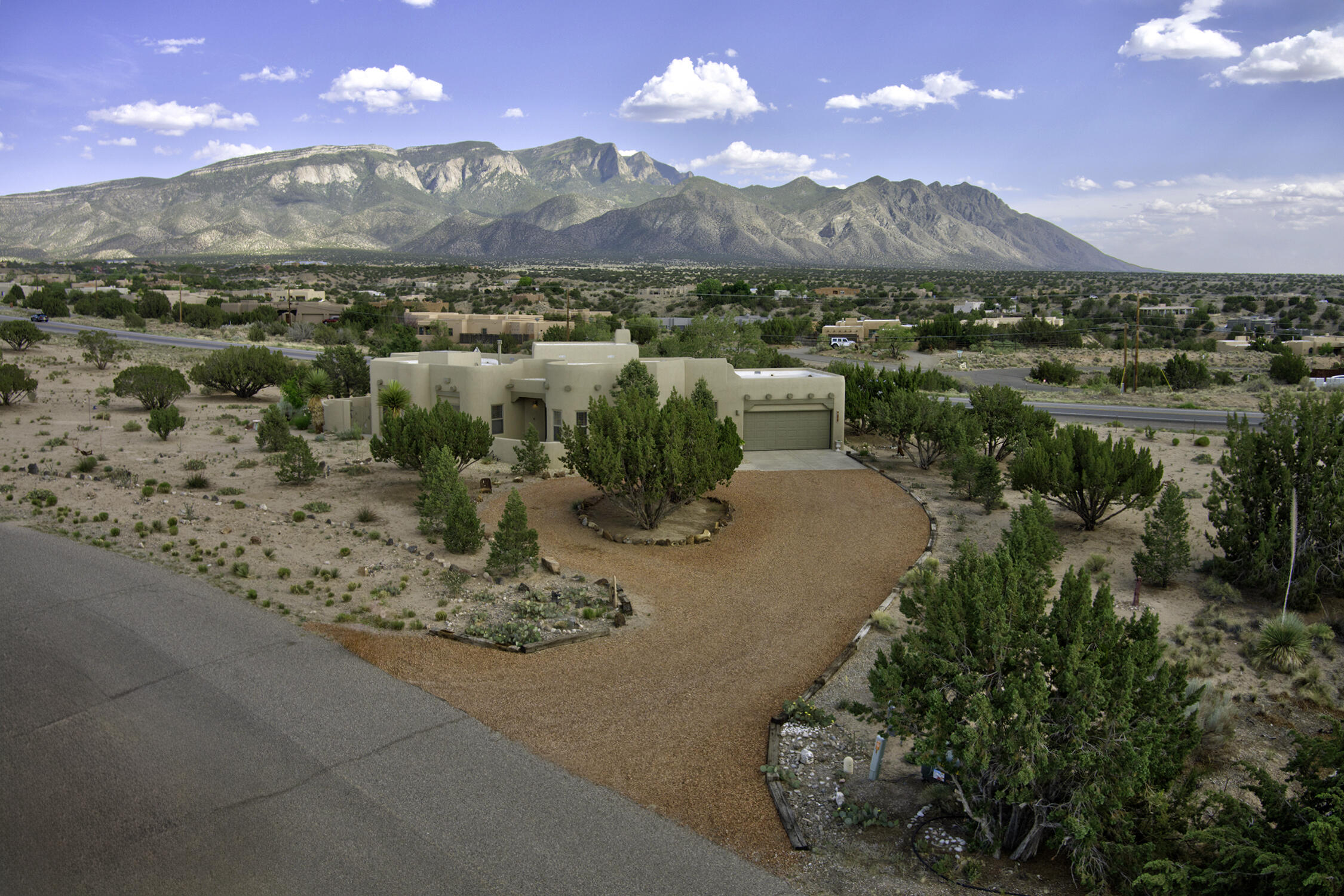 44 Roadrunner Trail